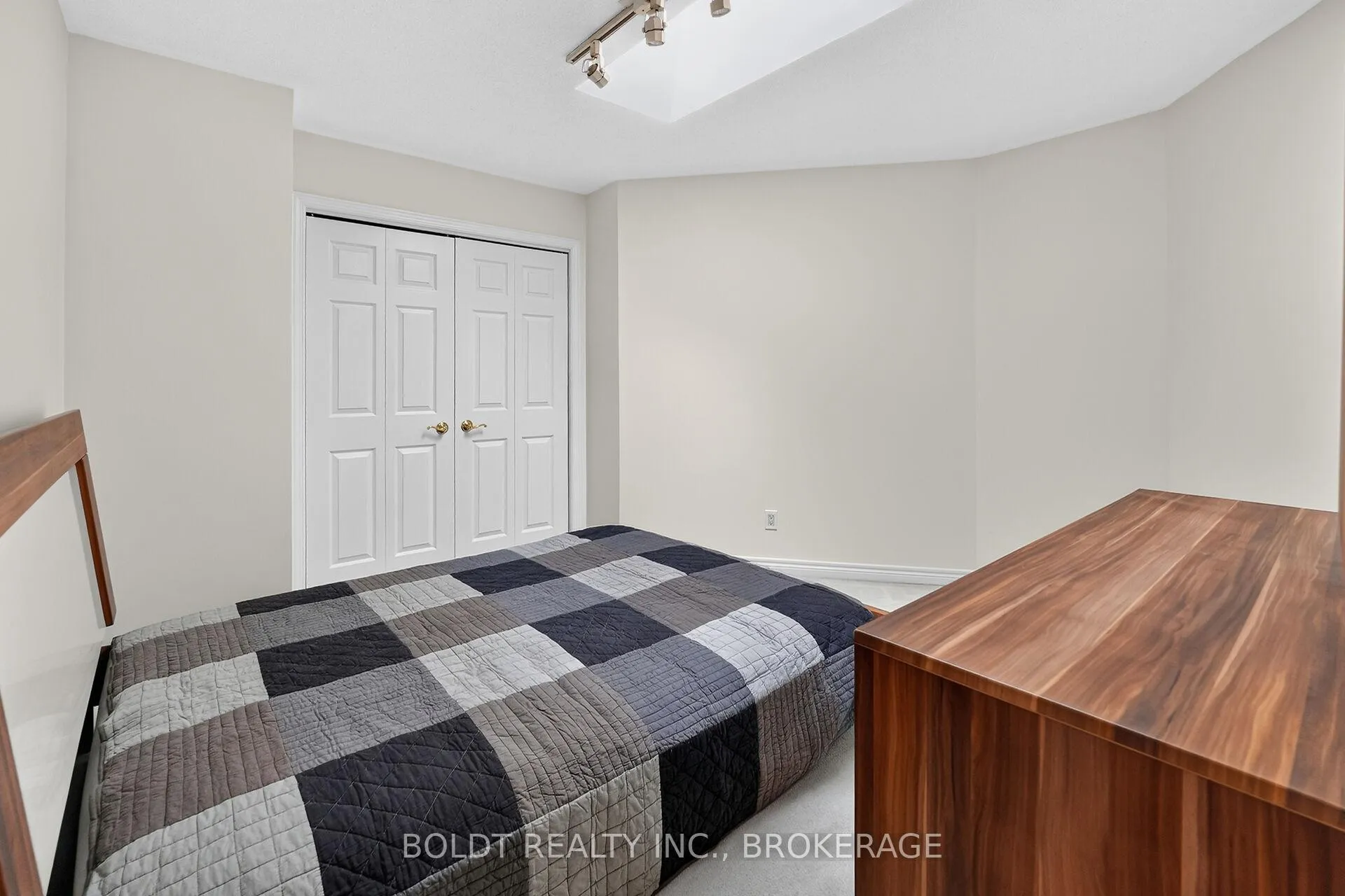 Photo 22 of 6 Cedar Court, St. Catharines, Rykert/Vansickle — HOMEH