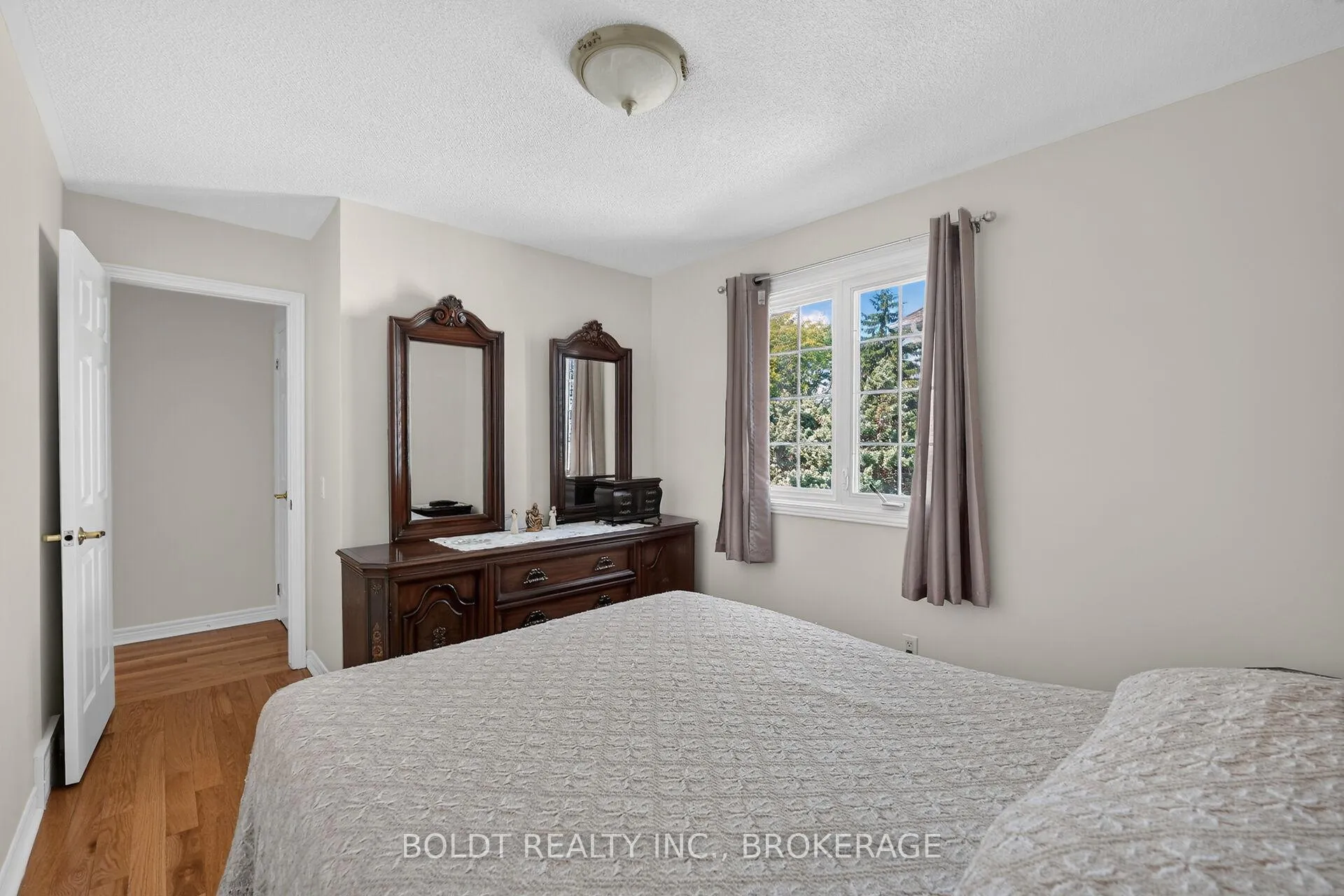 Photo 23 of 6 Cedar Court, St. Catharines, Rykert/Vansickle — HOMEH