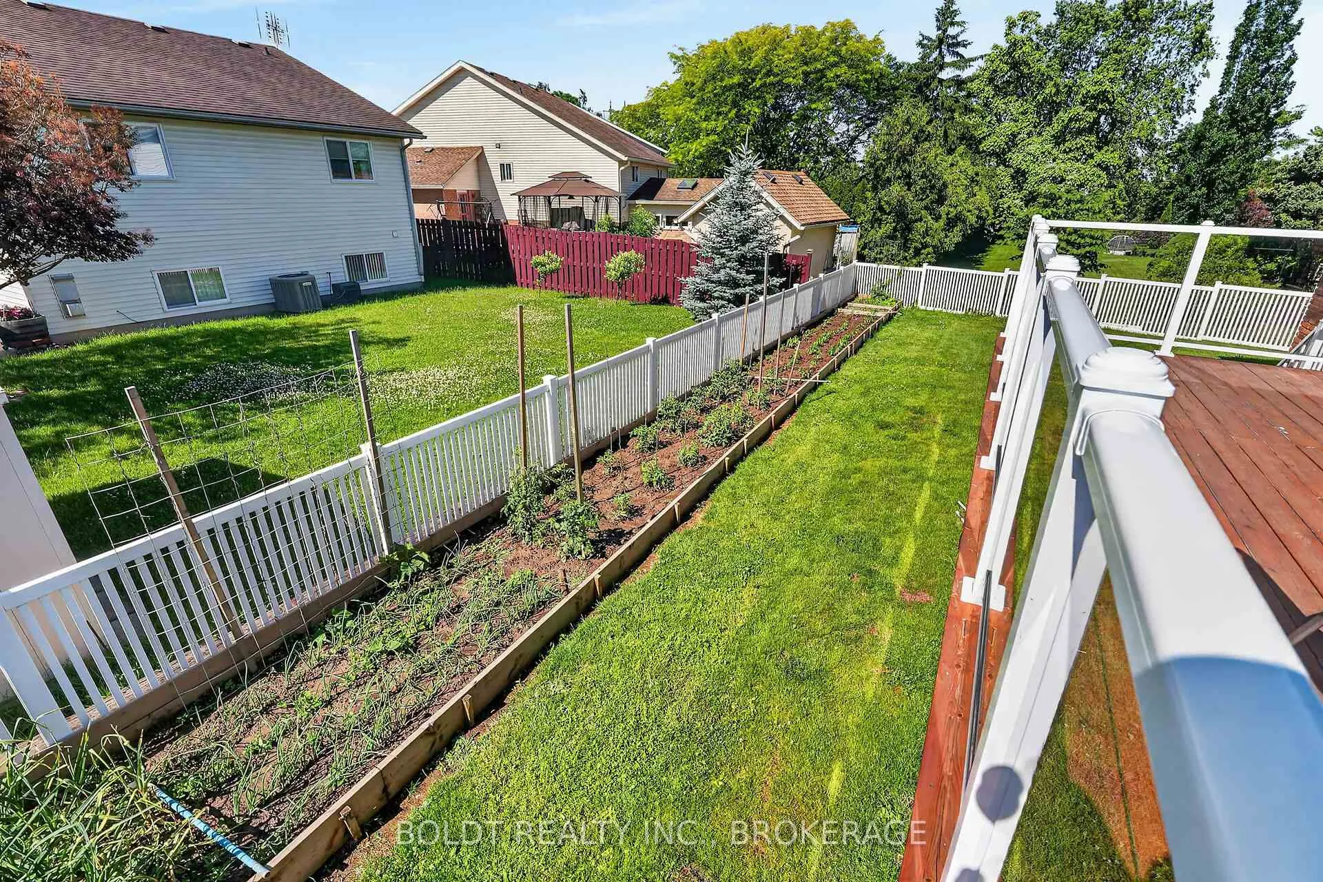 Photo 34 of 6 Cedar Court, St. Catharines, Rykert/Vansickle — HOMEH