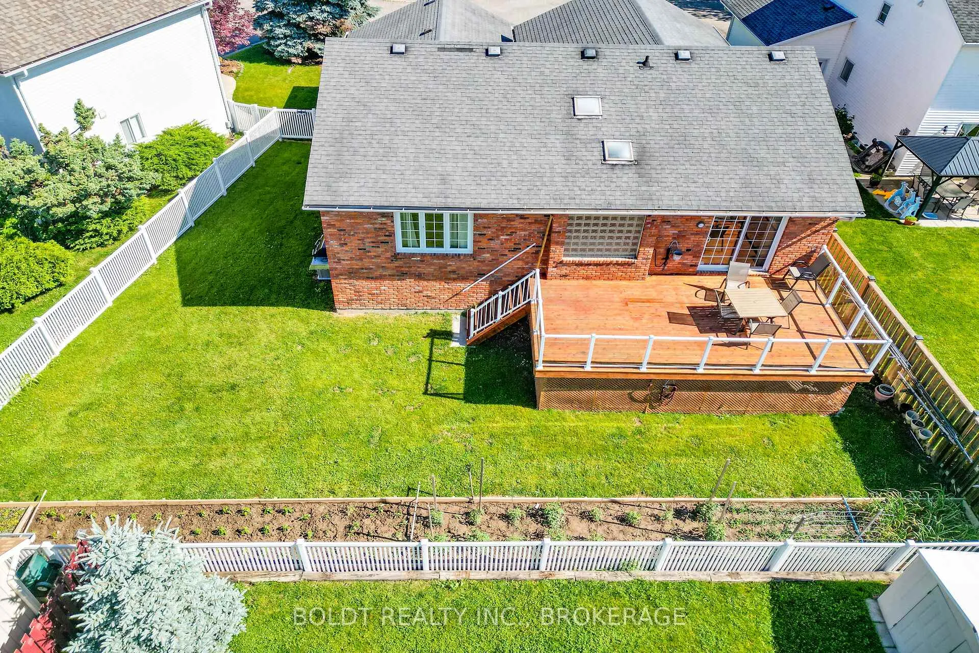 Photo 35 of 6 Cedar Court, St. Catharines, Rykert/Vansickle — HOMEH