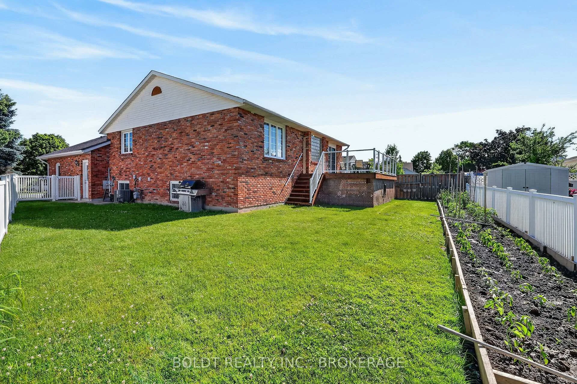 Photo 36 of 6 Cedar Court, St. Catharines, Rykert/Vansickle — HOMEH