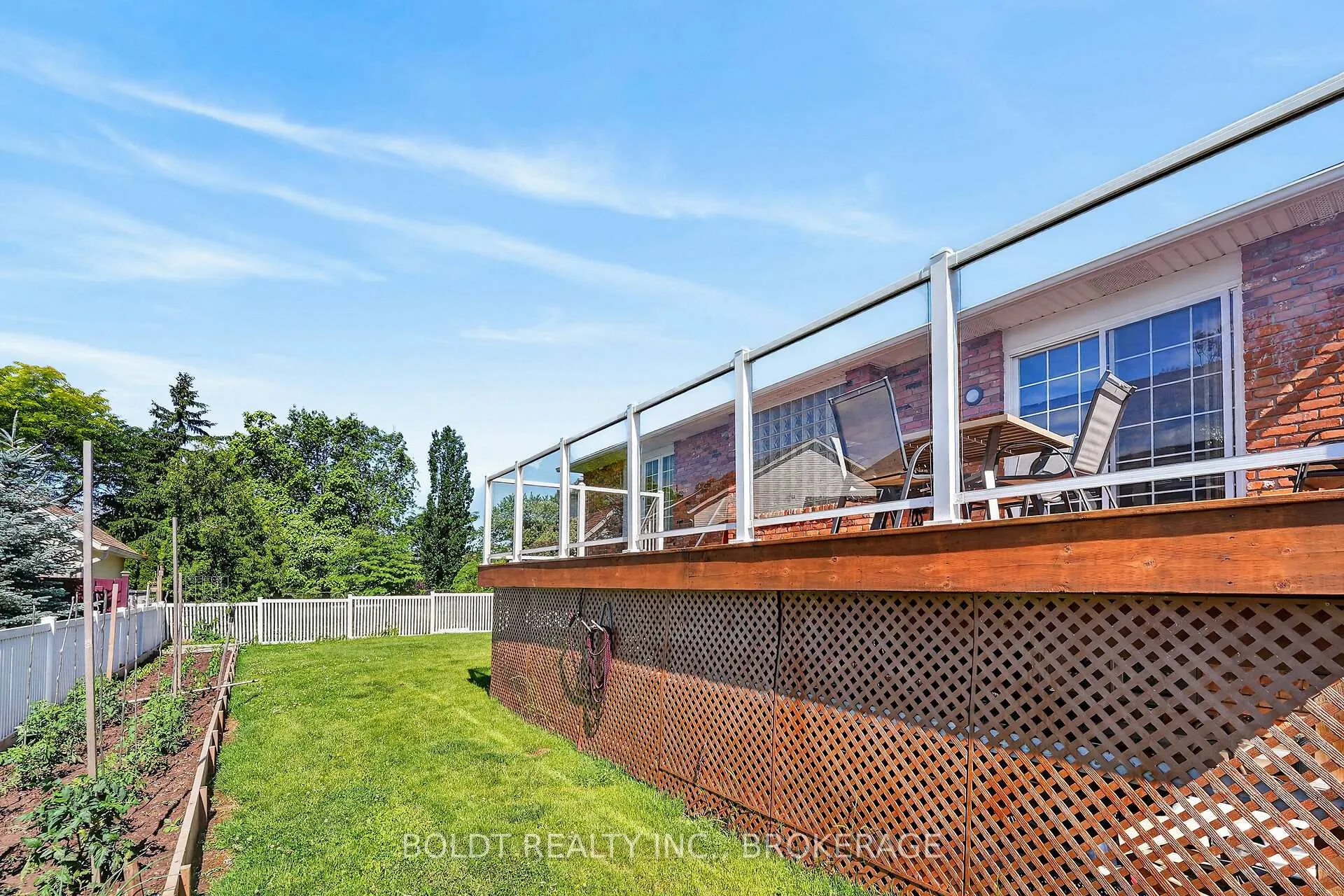 Photo 38 of 6 Cedar Court, St. Catharines, Rykert/Vansickle — HOMEH