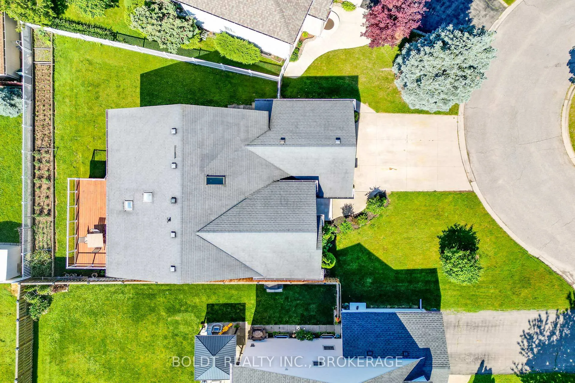 Photo 39 of 6 Cedar Court, St. Catharines, Rykert/Vansickle — HOMEH