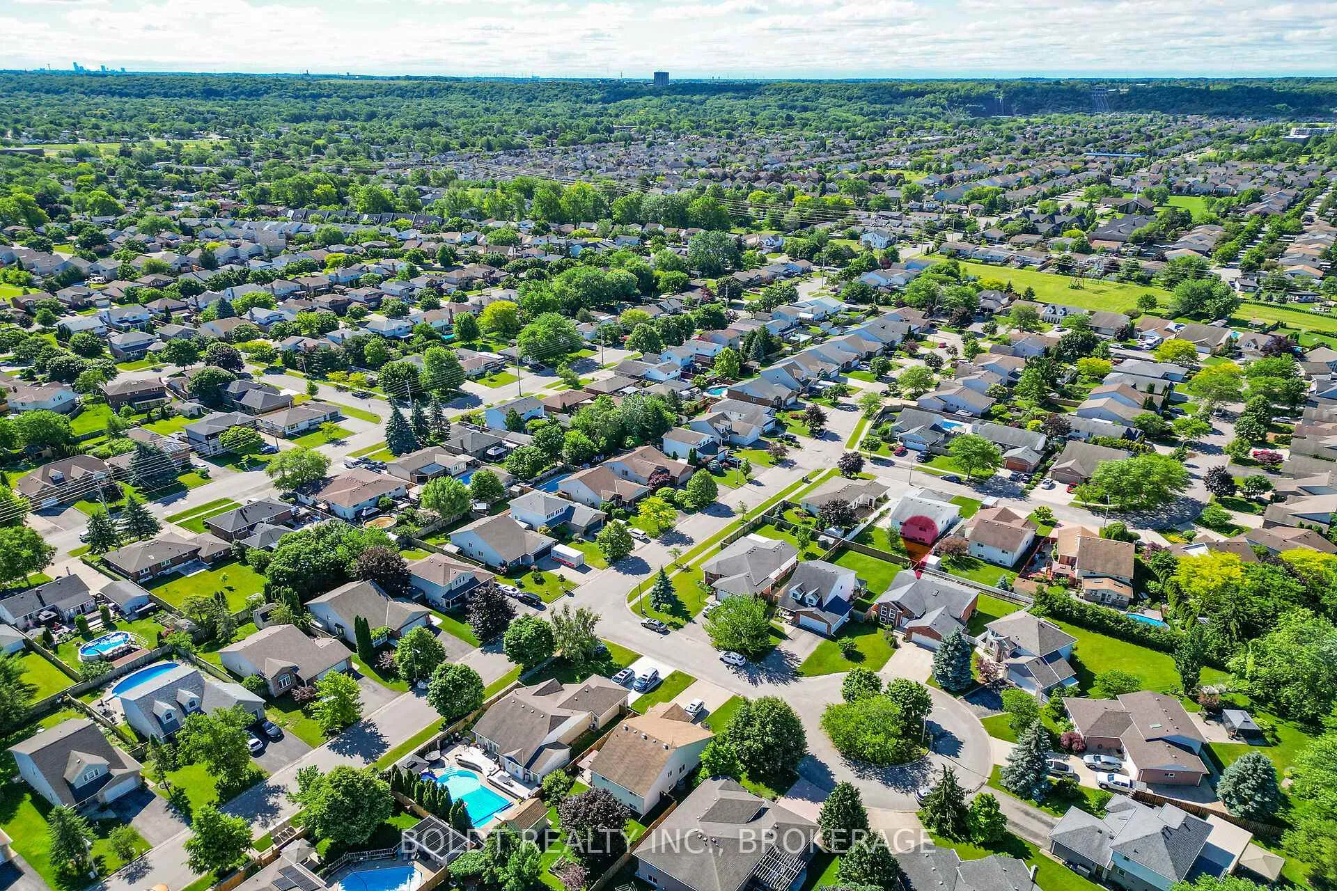 Photo 40 of 6 Cedar Court, St. Catharines, Rykert/Vansickle — HOMEH