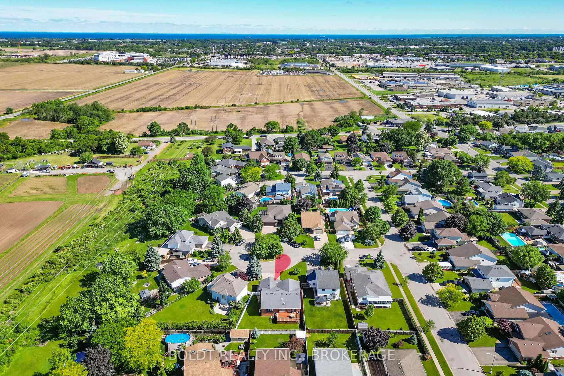 Photo 42 of 6 Cedar Court, St. Catharines, Rykert/Vansickle — HOMEH