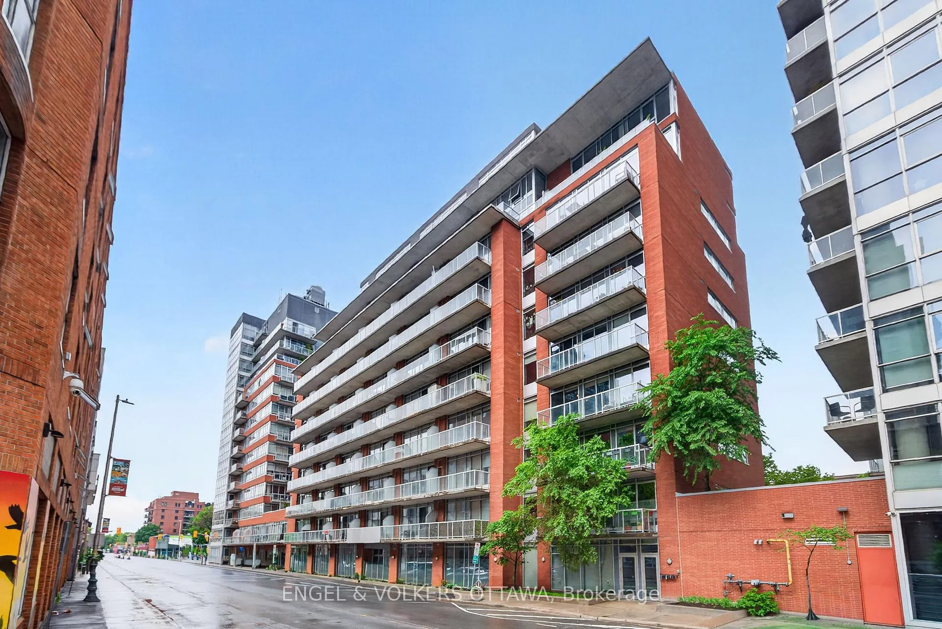 Front of Unit 704, 383 Cumberland Street