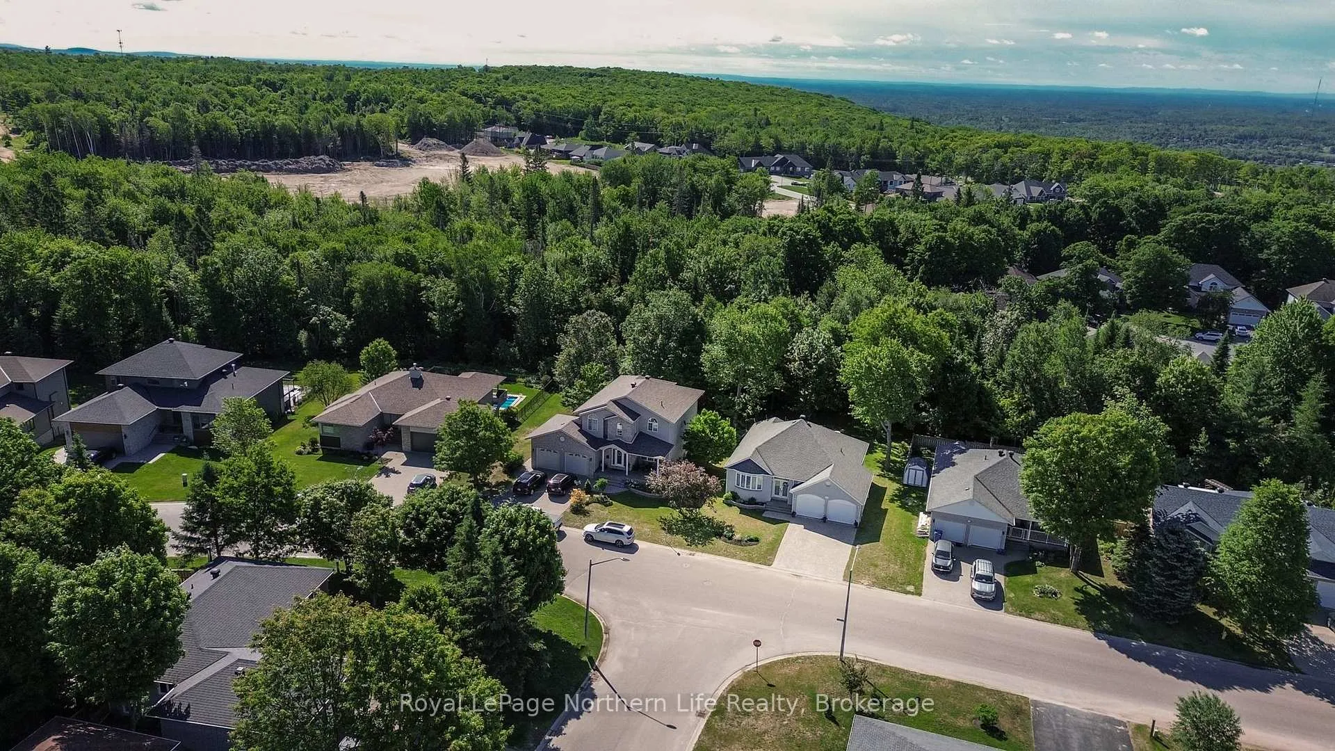 Photo 3 of 413 Pearce Street, North Bay, Airport — HOMEH