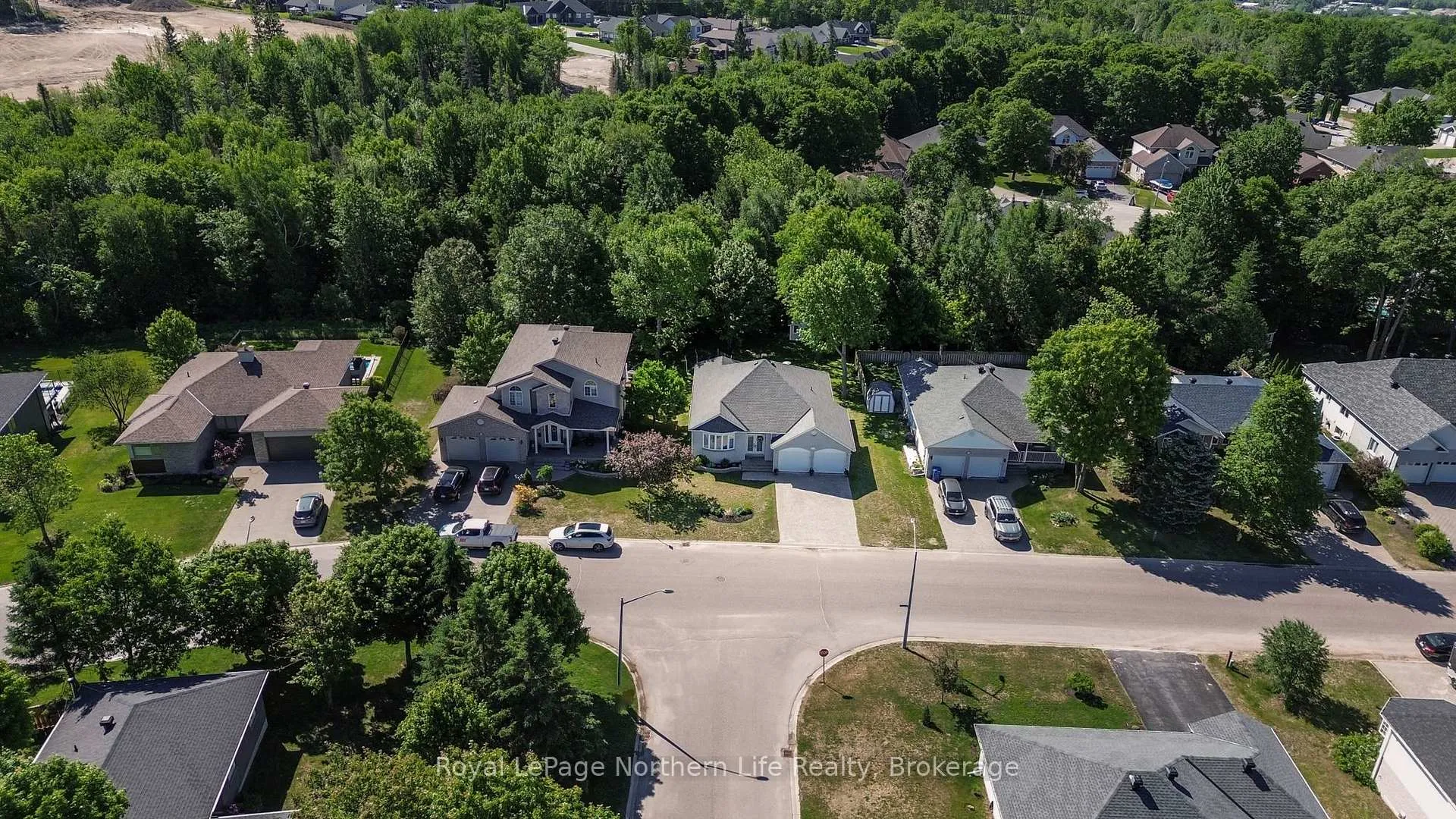 Photo 4 of 413 Pearce Street, North Bay, Airport — HOMEH