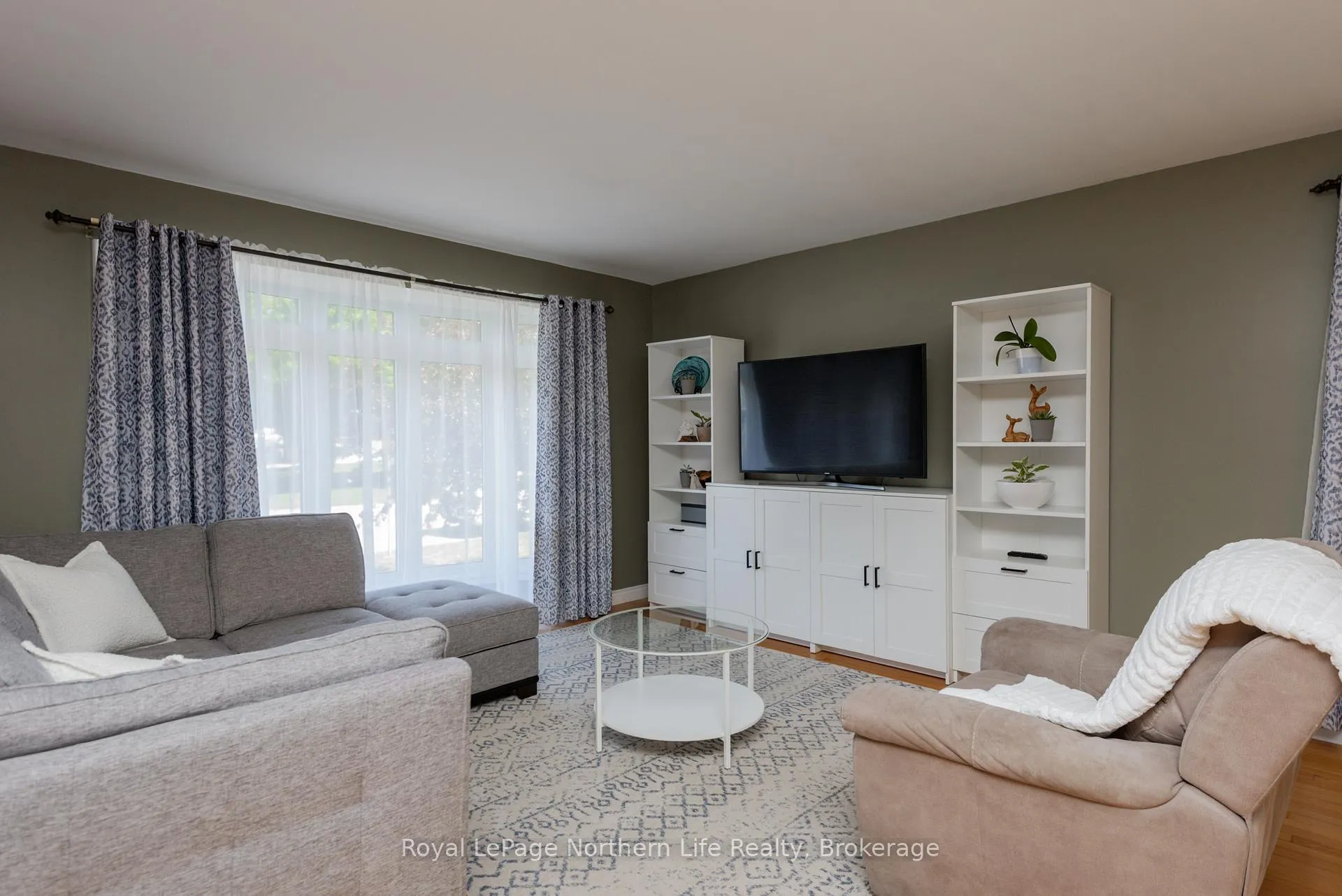 Photo 8 of 413 Pearce Street, North Bay, Airport — HOMEH