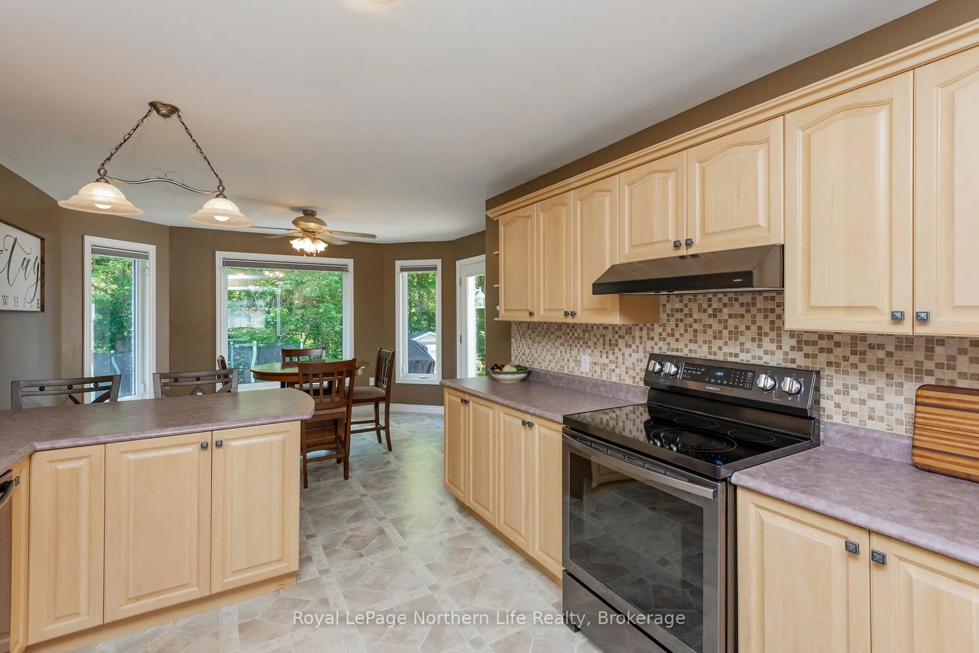 Photo 15 of 413 Pearce Street, North Bay, Airport — HOMEH