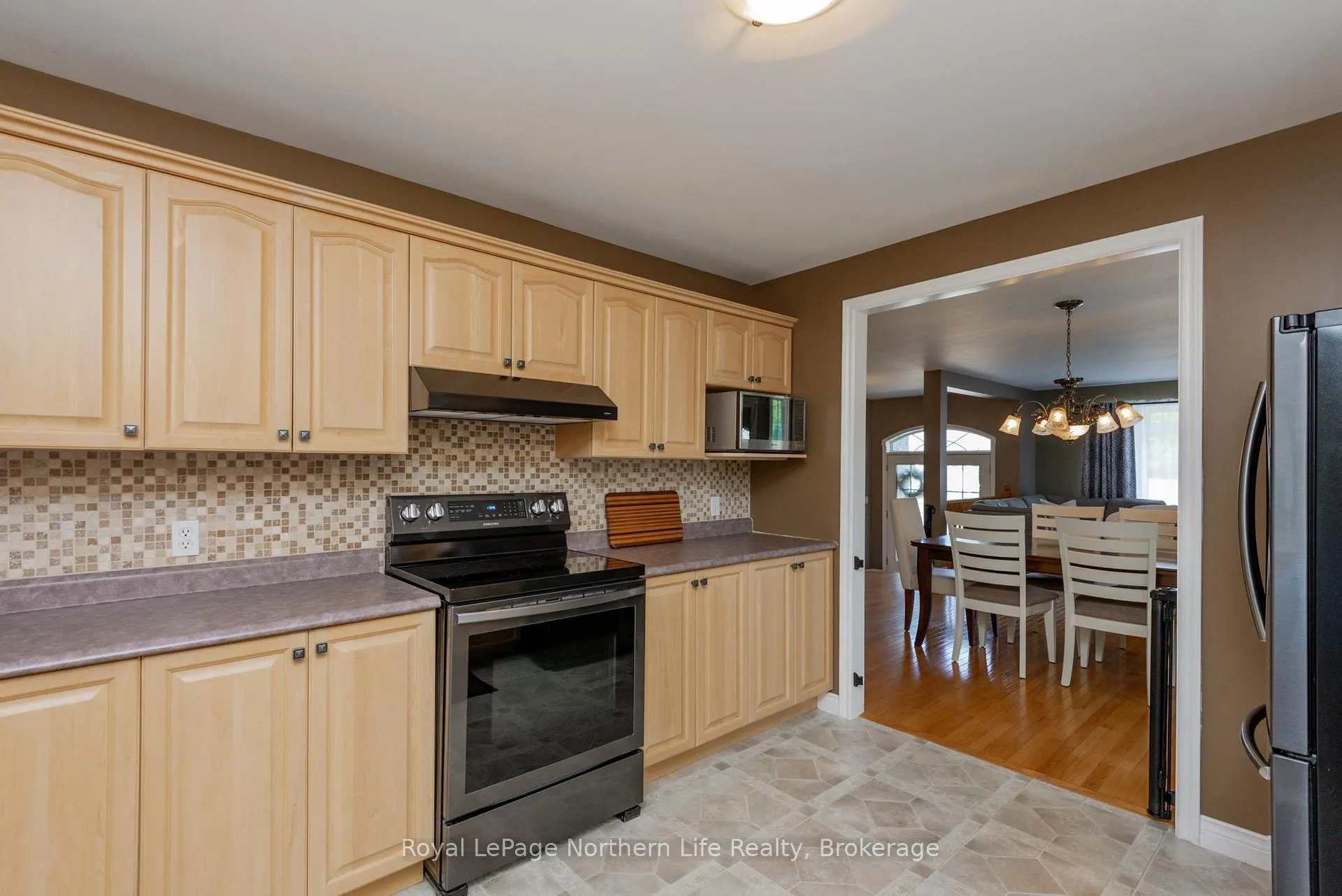 Photo 16 of 413 Pearce Street, North Bay, Airport — HOMEH