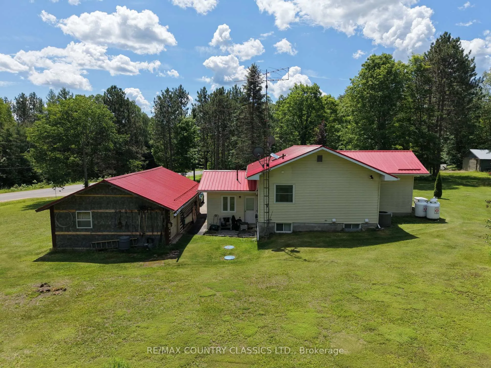 Photo 5 of 4379 Highway No. 523, South Algonquin — HOMEH