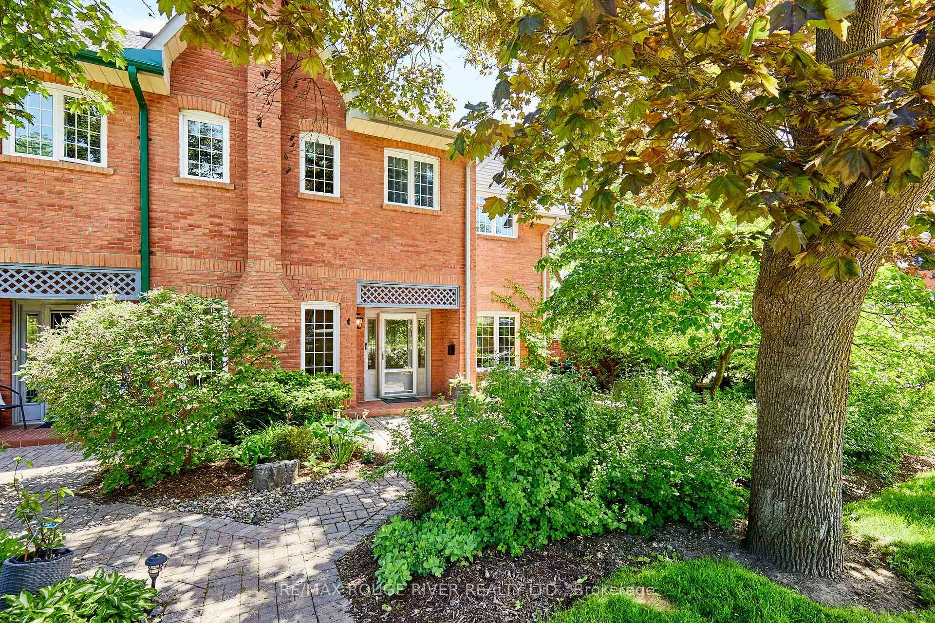 Front of Unit 4, 110 Mary Street W