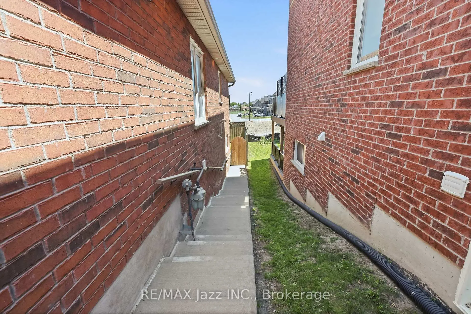 Photo 49 of 229 Union Avenue, Scugog, Port Perry — HOMEH