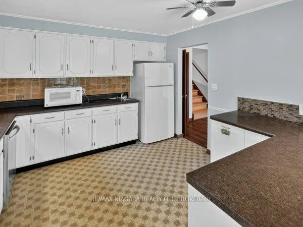 Photo 5 of 34 Crestcombe Road, St. Catharines, Ridley — HOMEH