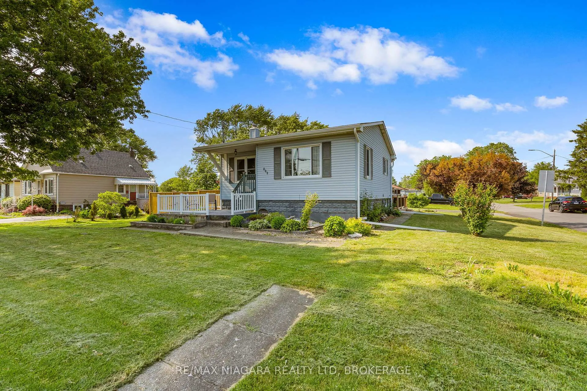 Photo 2 of 809 Broadway Avenue, Welland, Broadway — HOMEH