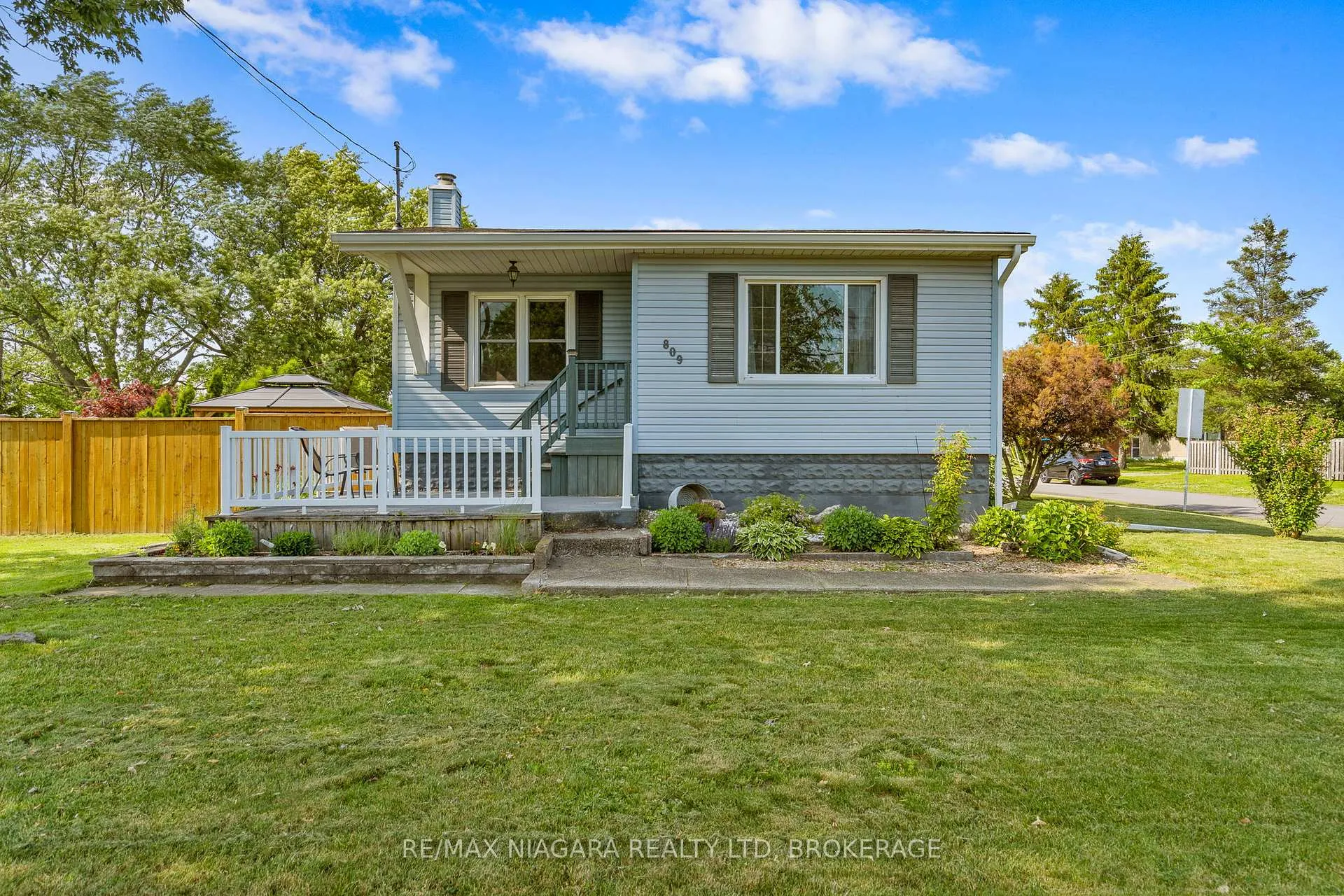 Photo 3 of 809 Broadway Avenue, Welland, Broadway — HOMEH