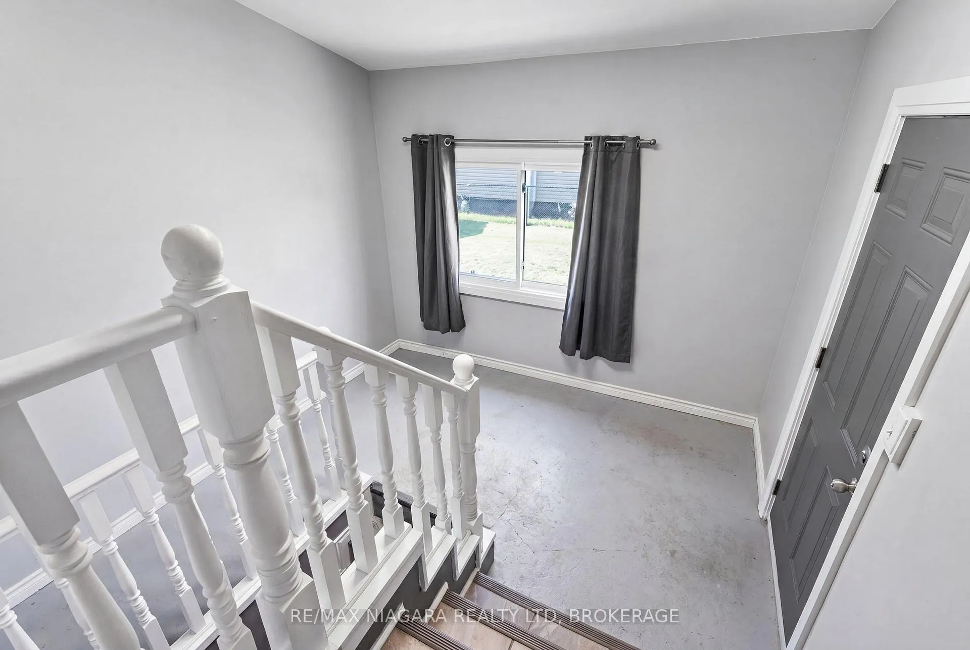 Photo 14 of 809 Broadway Avenue, Welland, Broadway — HOMEH