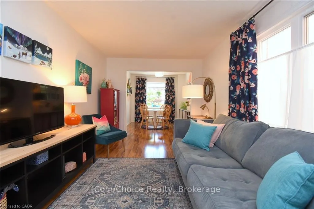 Photo 6 of 27 Harnesworth Crescent, Hamilton, Waterdown — HOMEH