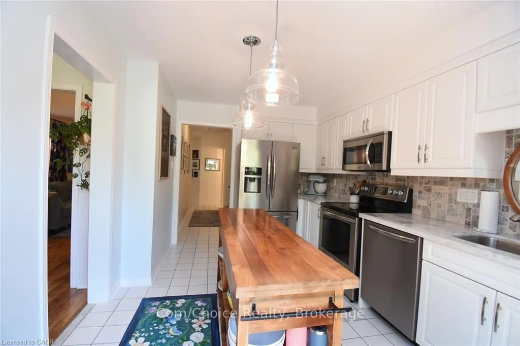 Photo 10 of 27 Harnesworth Crescent, Hamilton, Waterdown — HOMEH