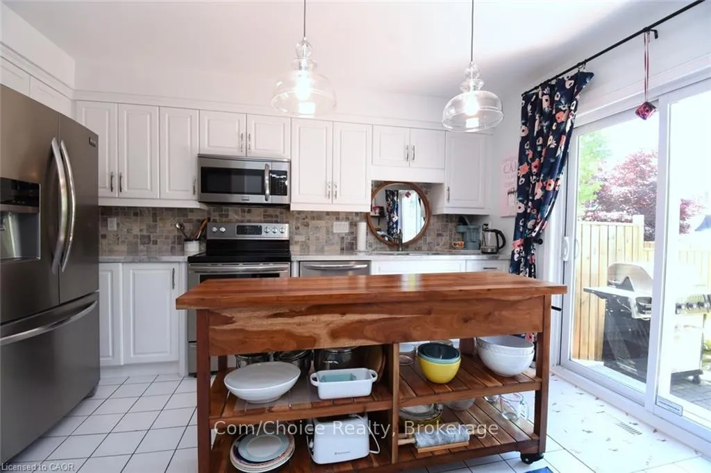 Photo 12 of 27 Harnesworth Crescent, Hamilton, Waterdown — HOMEH