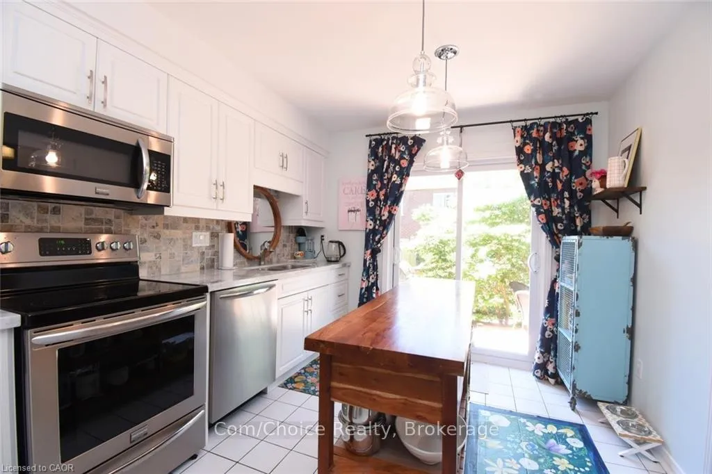 Photo 13 of 27 Harnesworth Crescent, Hamilton, Waterdown — HOMEH