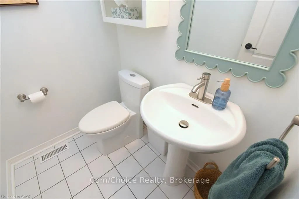 Photo 14 of 27 Harnesworth Crescent, Hamilton, Waterdown — HOMEH