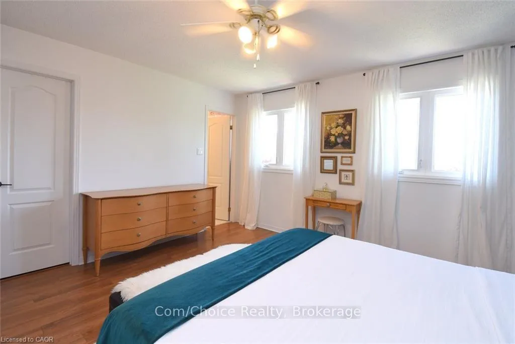 Photo 20 of 27 Harnesworth Crescent, Hamilton, Waterdown — HOMEH