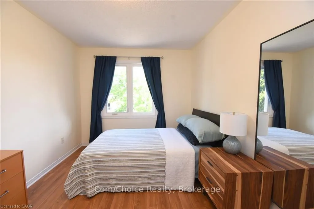 Photo 23 of 27 Harnesworth Crescent, Hamilton, Waterdown — HOMEH