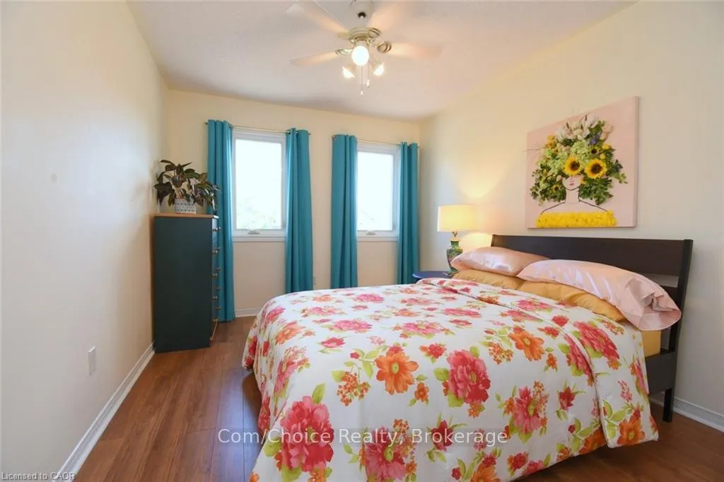 Photo 24 of 27 Harnesworth Crescent, Hamilton, Waterdown — HOMEH