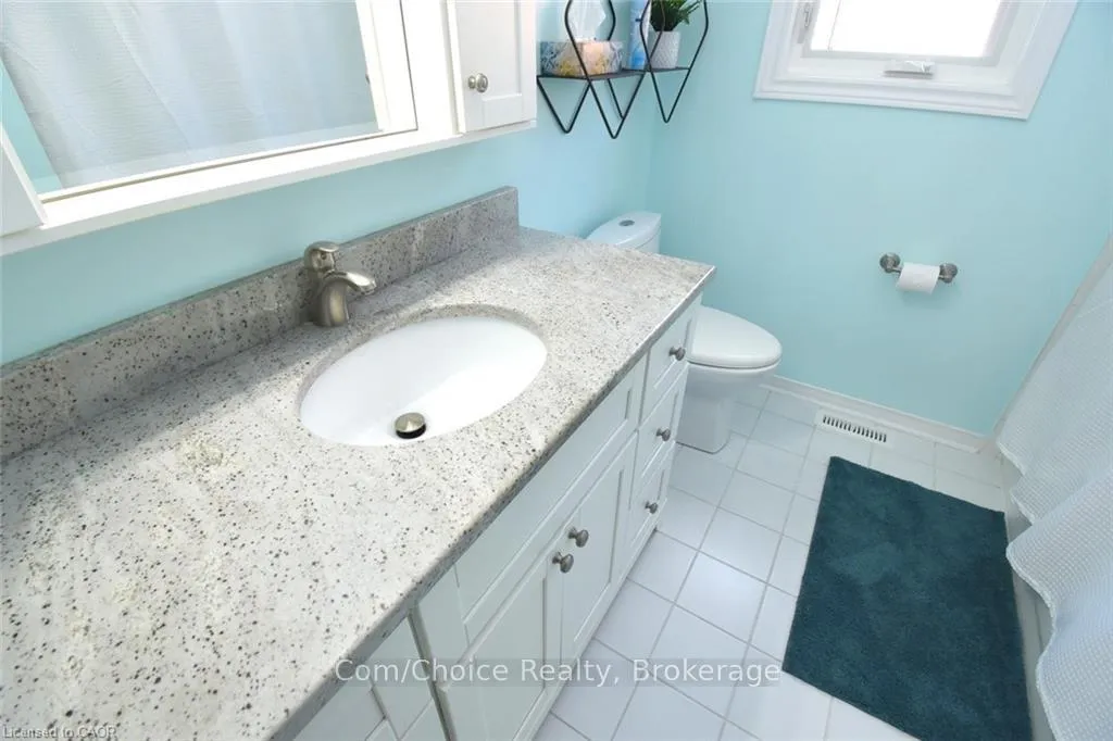 Photo 26 of 27 Harnesworth Crescent, Hamilton, Waterdown — HOMEH