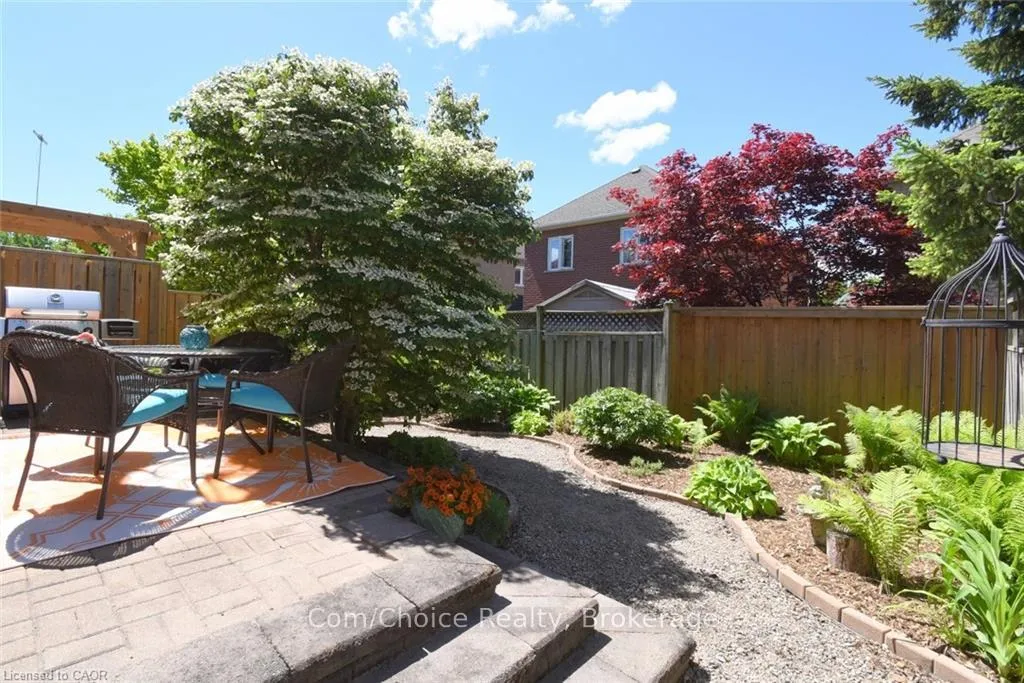 Photo 34 of 27 Harnesworth Crescent, Hamilton, Waterdown — HOMEH