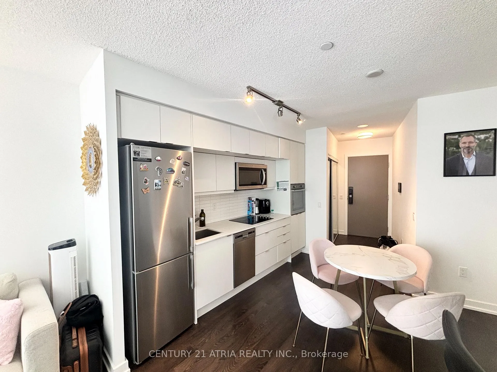 Photo 5 of Unit 1908, 10 York Street, Toronto, Waterfront Communities — HOMEH