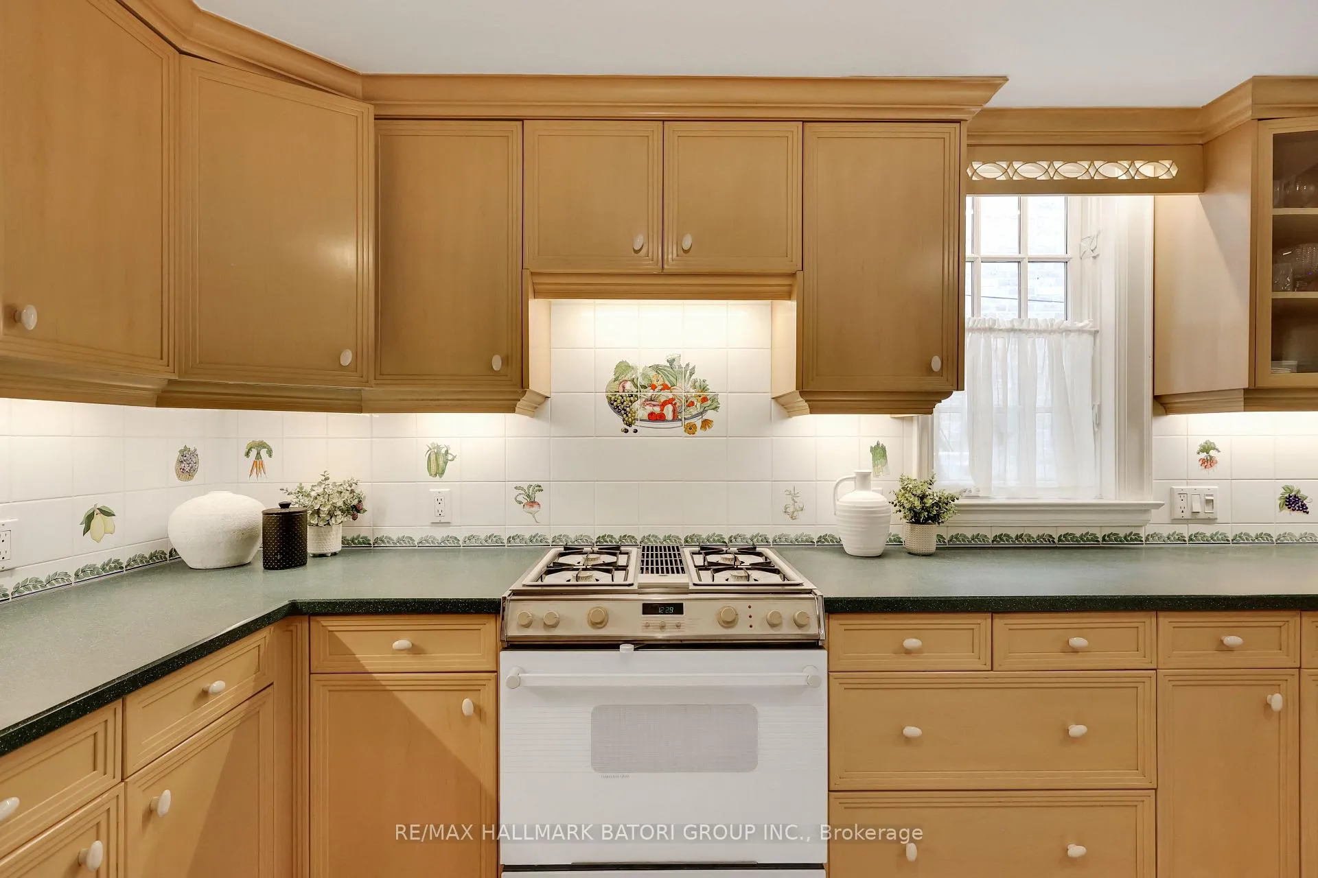 Photo 15 of 152 Hillhurst Boulevard, Toronto, Lawrence Park South — HOMEH