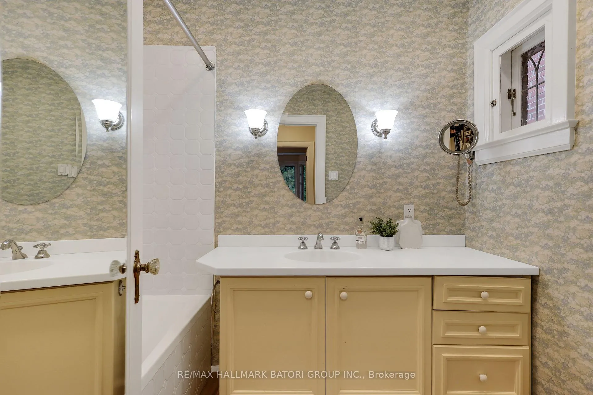 Photo 21 of 152 Hillhurst Boulevard, Toronto, Lawrence Park South — HOMEH