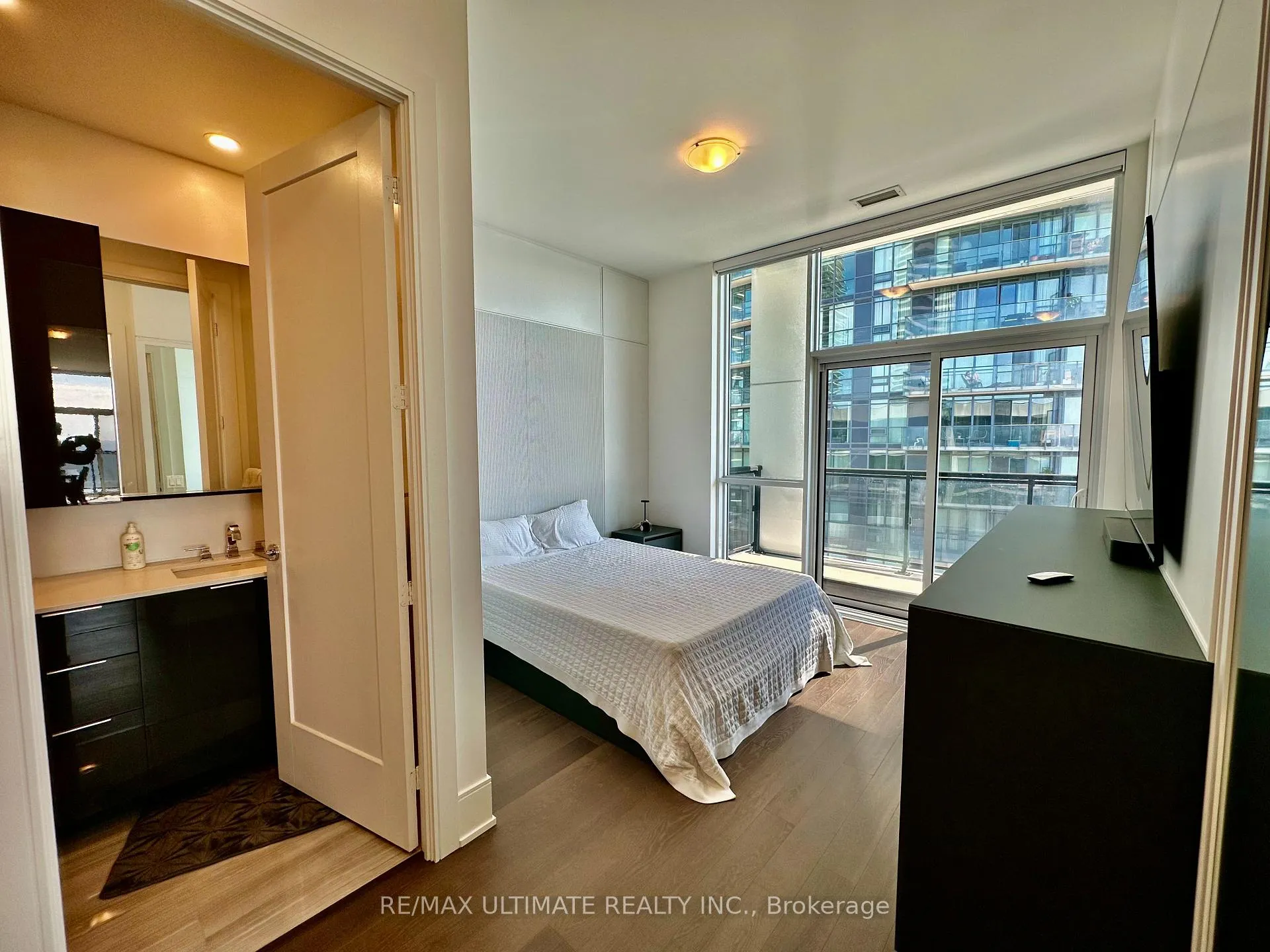 Photo 15 of Unit UPH06, 65 Annie Craig Drive, Etobicoke, Mimico — HOMEH
