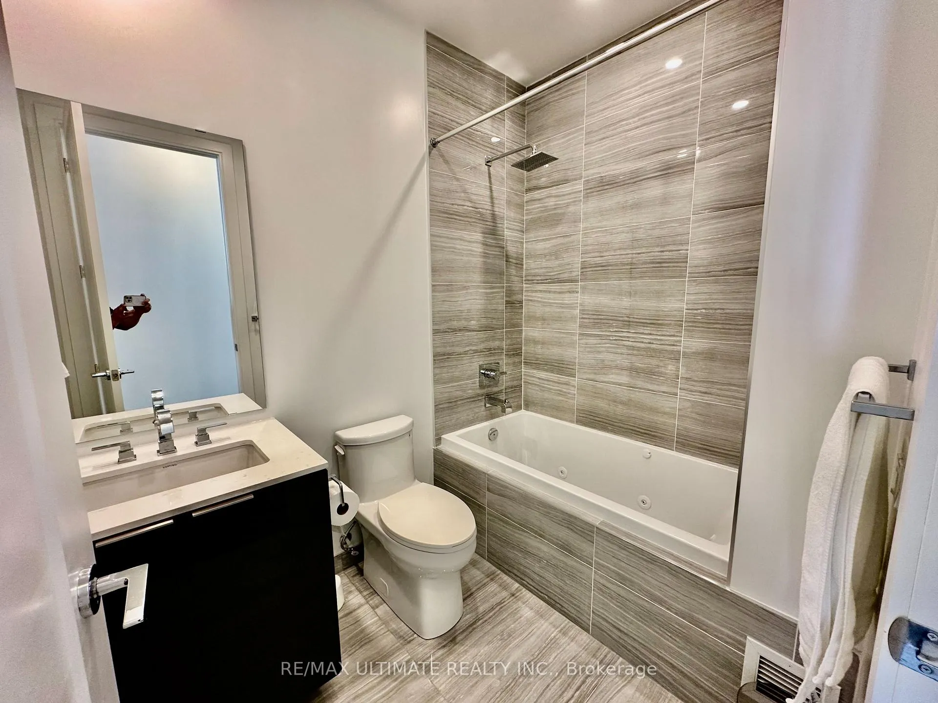 Photo 25 of Unit UPH06, 65 Annie Craig Drive, Etobicoke, Mimico — HOMEH