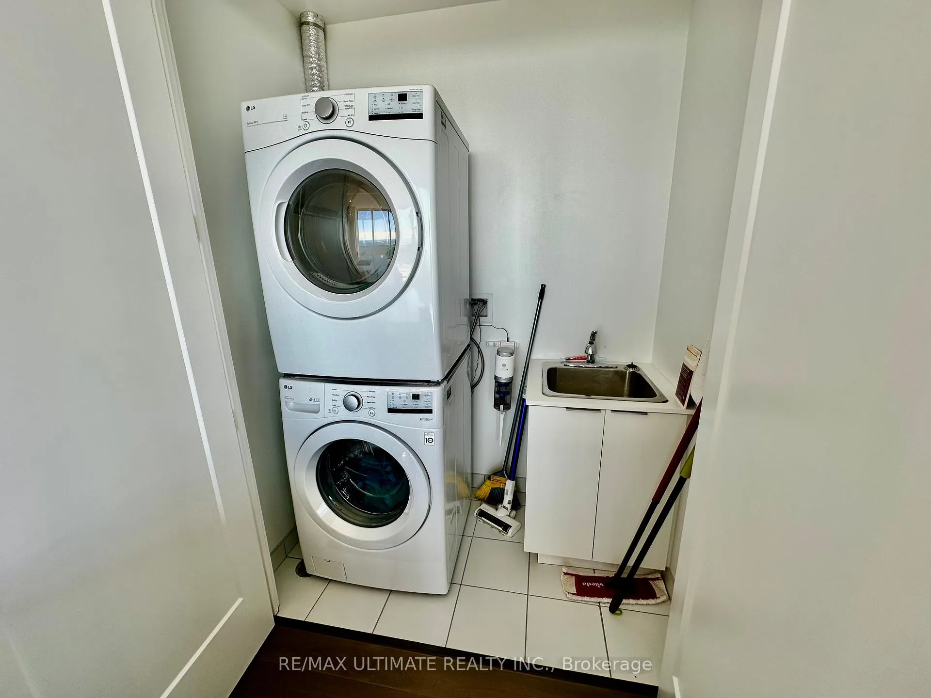 Photo 26 of Unit UPH06, 65 Annie Craig Drive, Etobicoke, Mimico — HOMEH