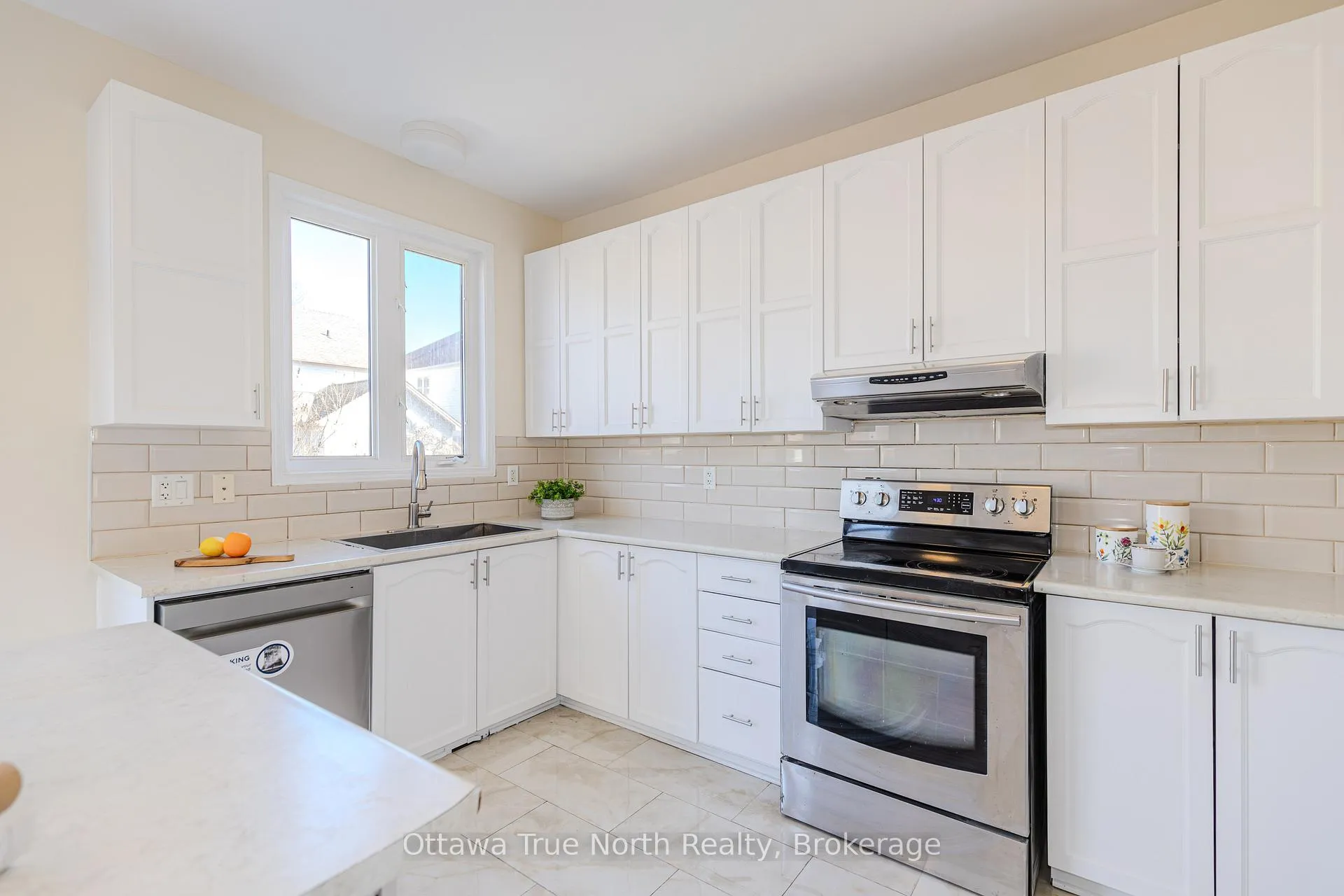 Photo 7 of 110 Macara Crescent, Ottawa, Kanata - Morgan's Grant/South March — HOMEH