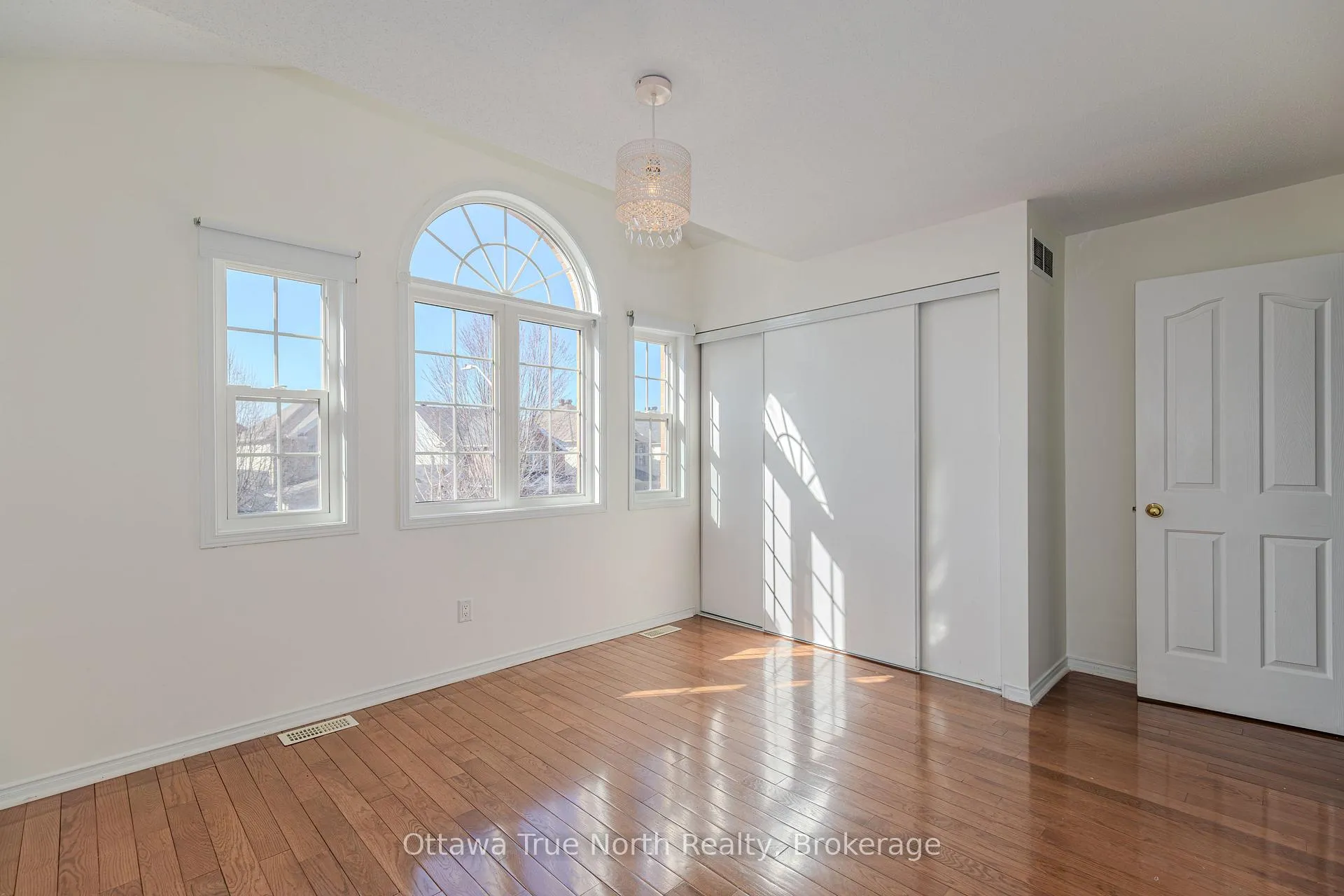 Photo 11 of 110 Macara Crescent, Ottawa, Kanata - Morgan's Grant/South March — HOMEH