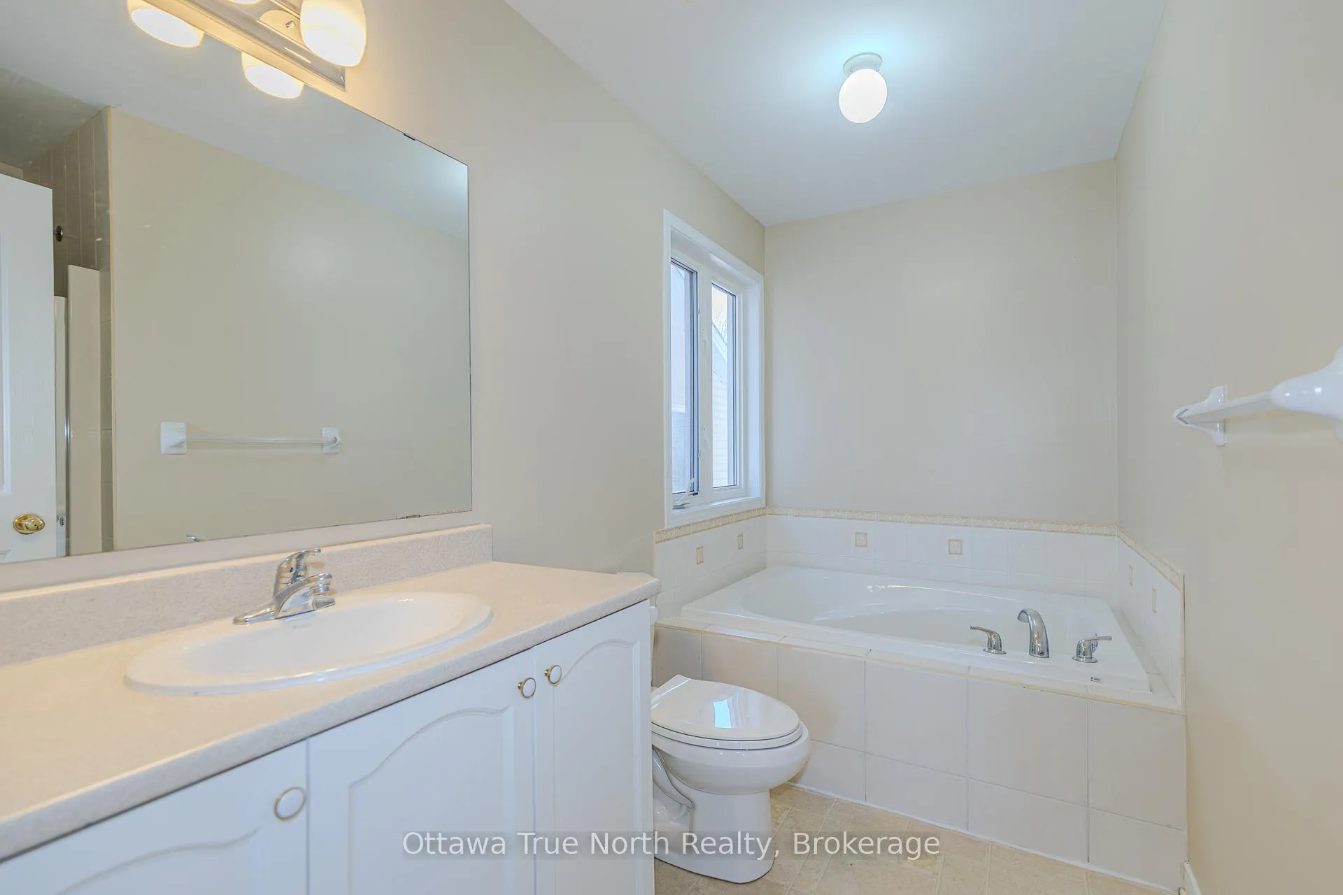 Photo 15 of 110 Macara Crescent, Ottawa, Kanata - Morgan's Grant/South March — HOMEH