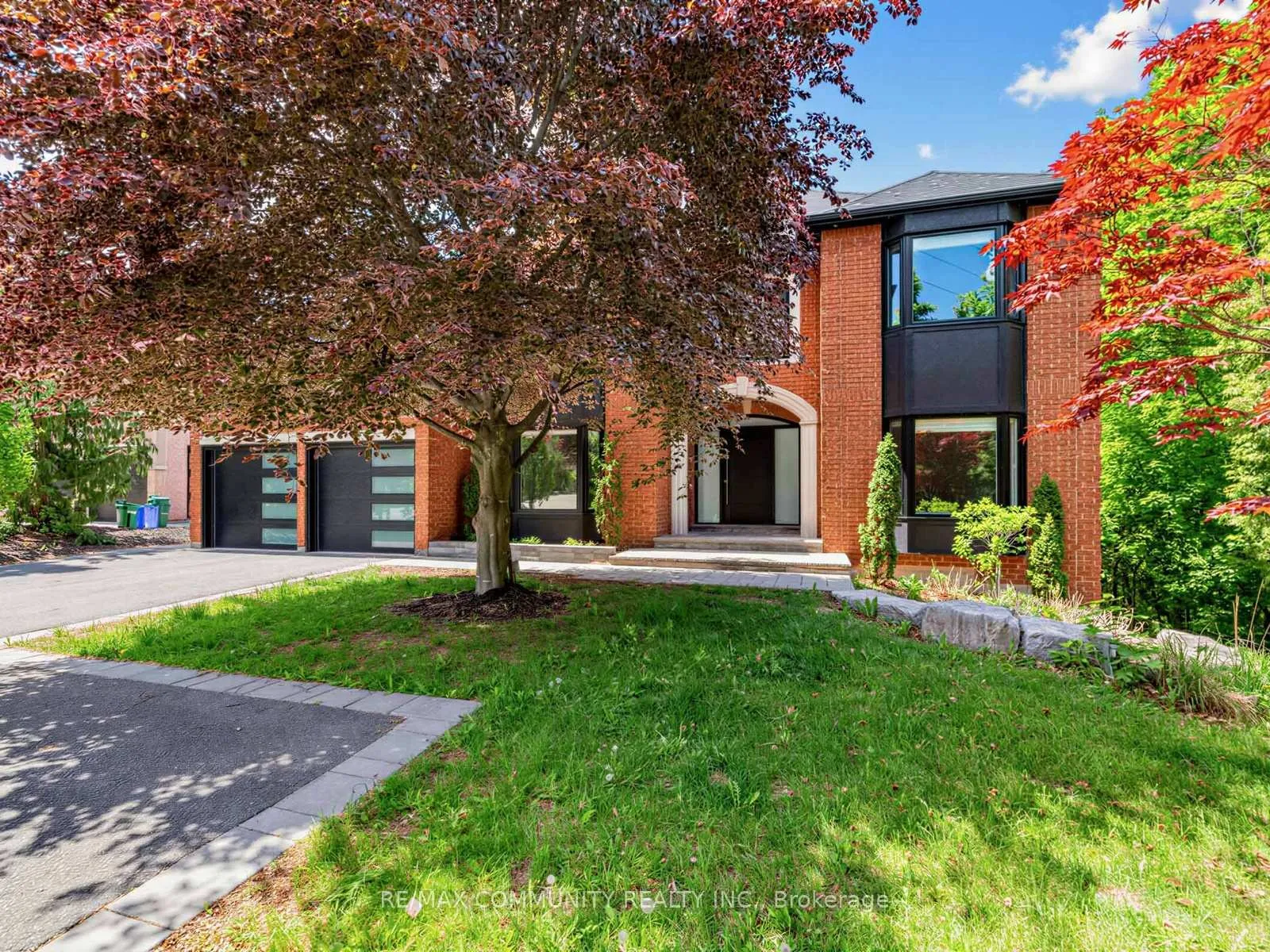 Photo 2 of 806 Clarence Street E, Vaughan, Islington Woods — HOMEH