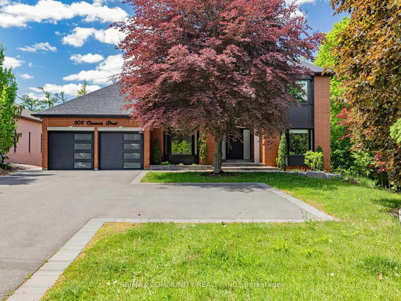Photo 3 of 806 Clarence Street E, Vaughan, Islington Woods — HOMEH