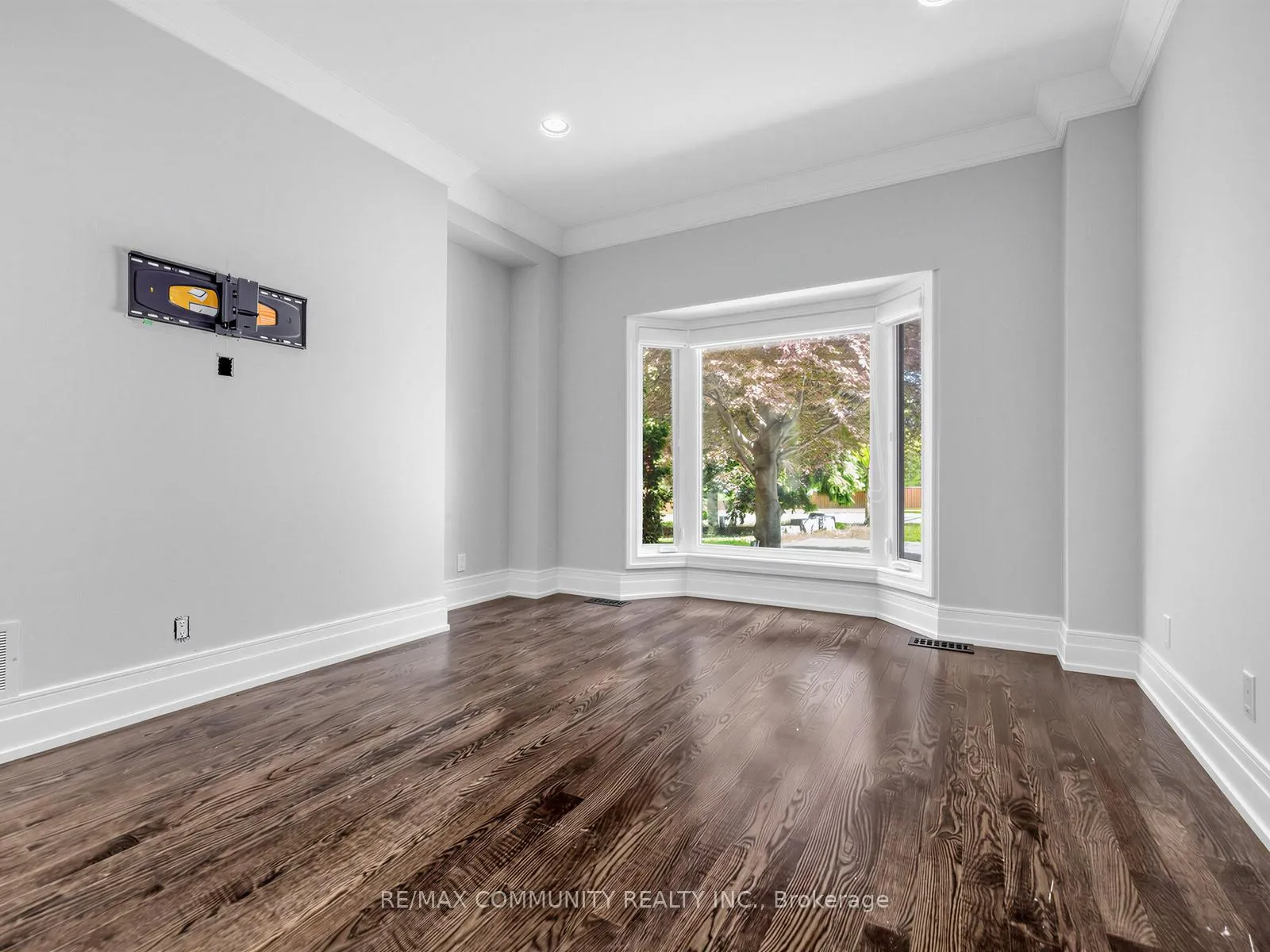 Photo 8 of 806 Clarence Street E, Vaughan, Islington Woods — HOMEH