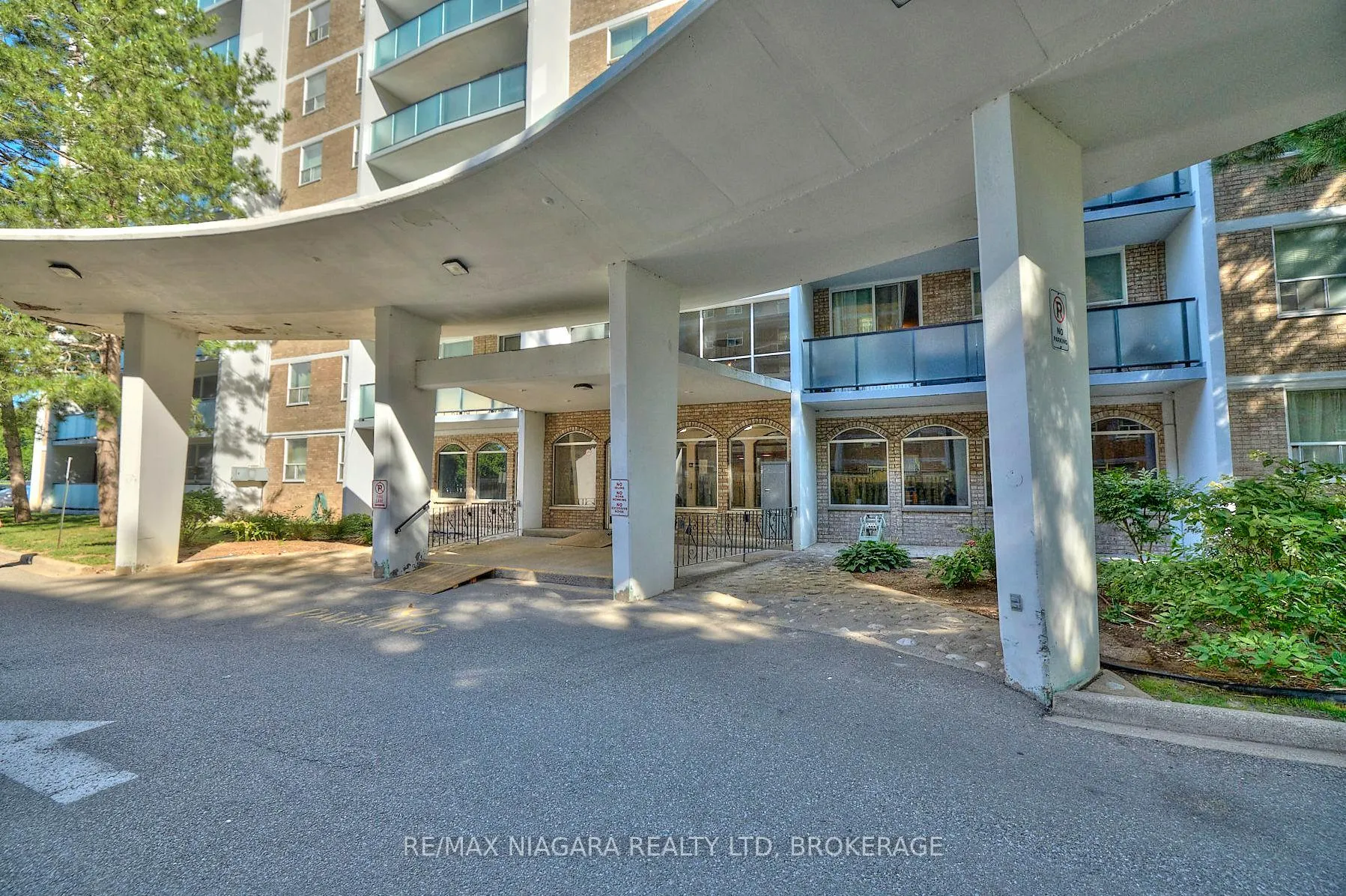 Photo 4 of Unit 710, 359 Geneva Street, St. Catharines, Fairview — HOMEH