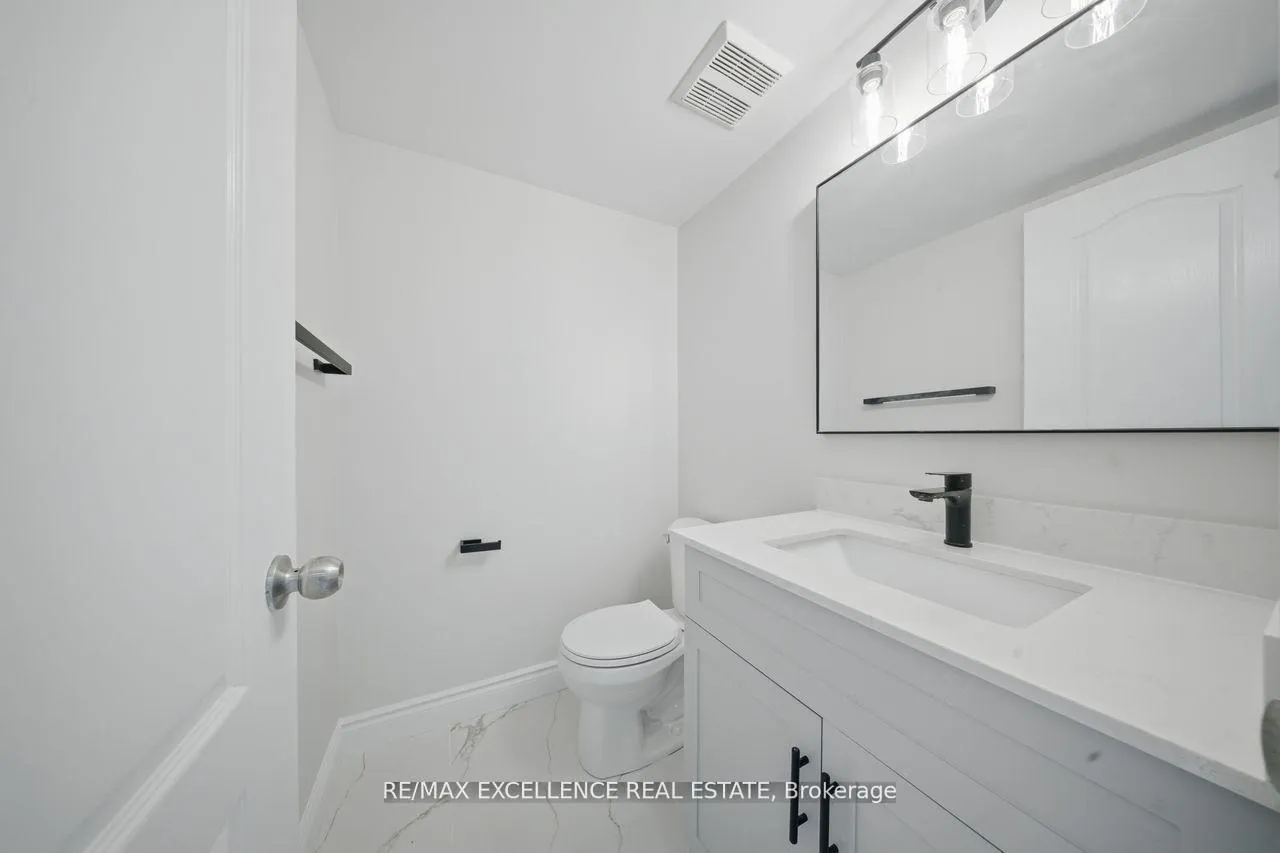 Photo 5 of 41 Brentcliff Drive, Brampton, Fletcher's Meadow — HOMEH