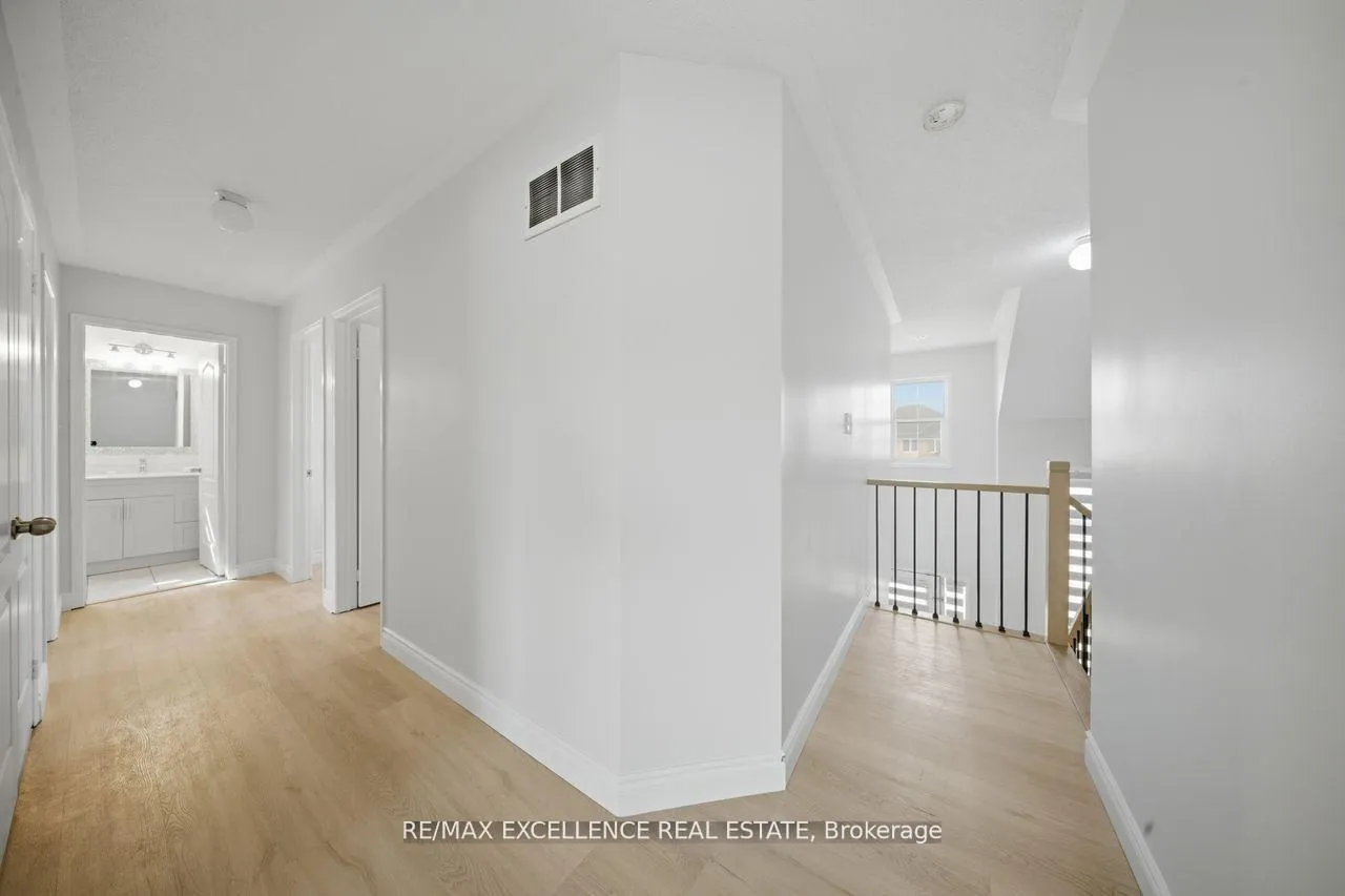 Photo 17 of 41 Brentcliff Drive, Brampton, Fletcher's Meadow — HOMEH