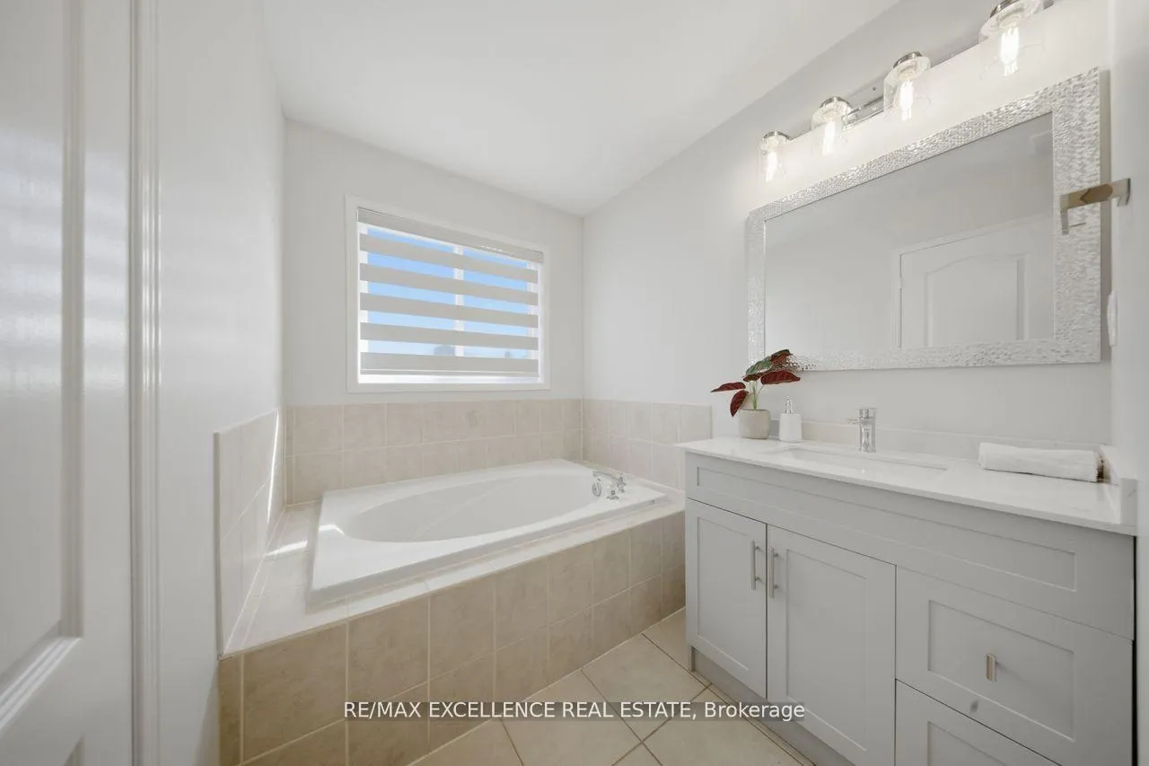 Photo 21 of 41 Brentcliff Drive, Brampton, Fletcher's Meadow — HOMEH