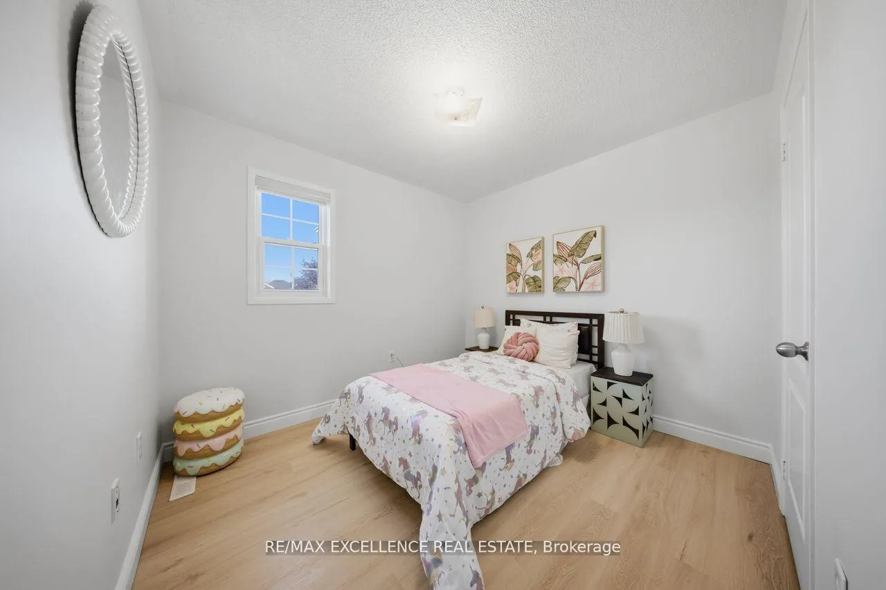Photo 23 of 41 Brentcliff Drive, Brampton, Fletcher's Meadow — HOMEH