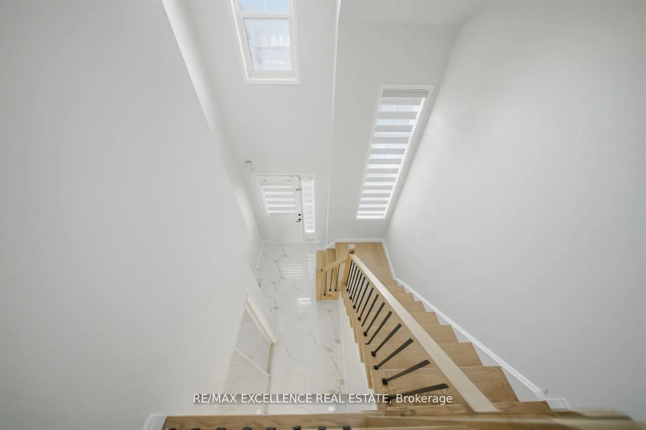 Photo 27 of 41 Brentcliff Drive, Brampton, Fletcher's Meadow — HOMEH